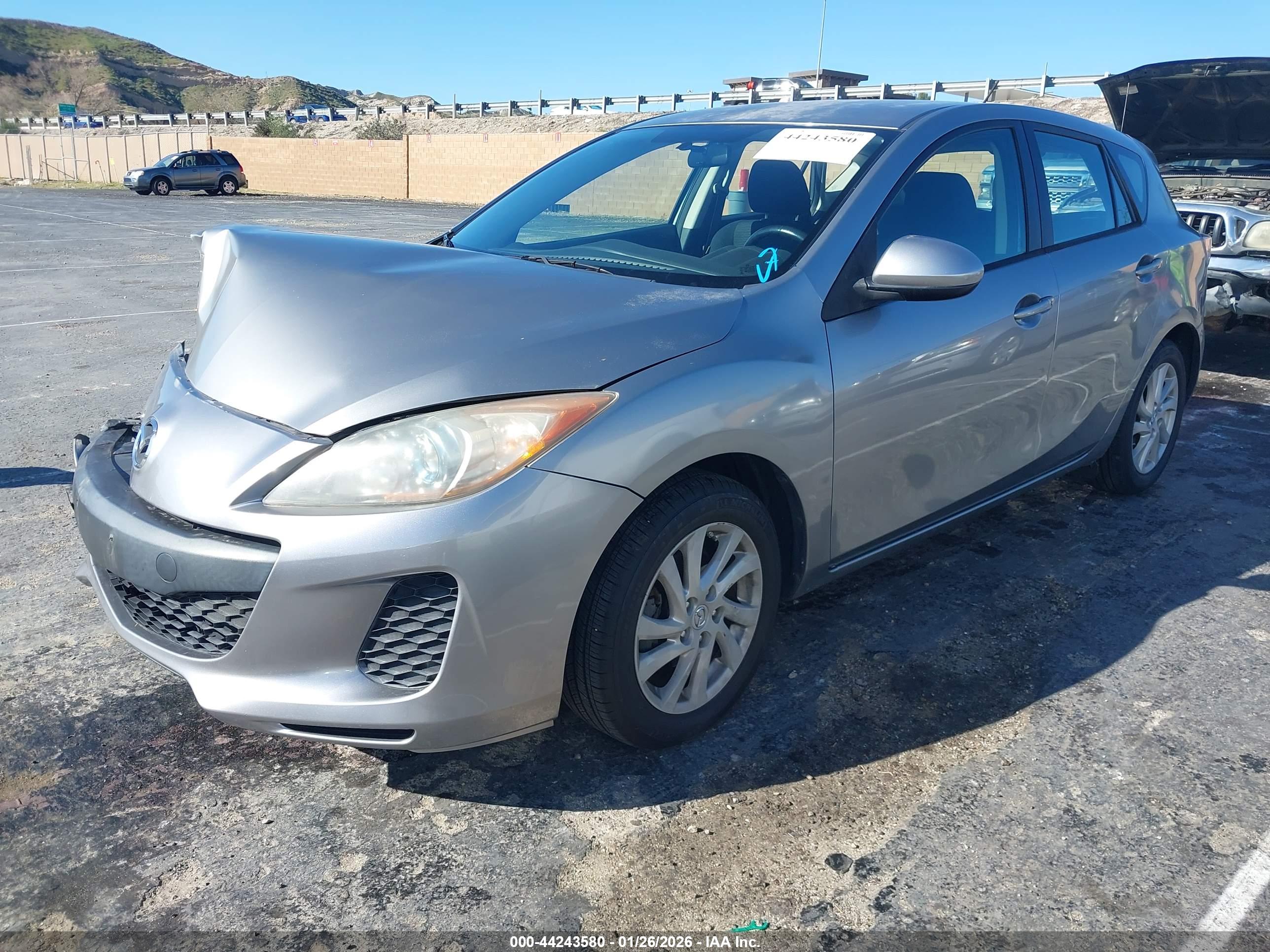 MAZDA MAZDA3 image 2