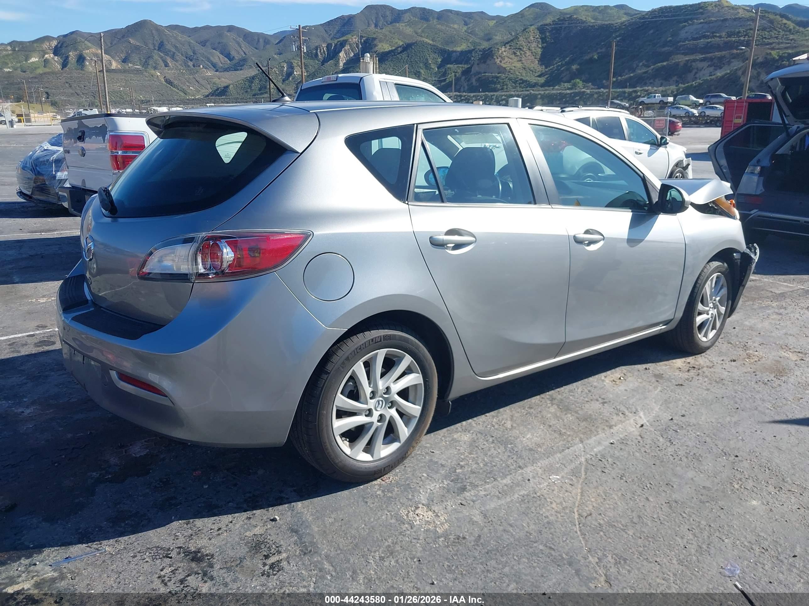 MAZDA MAZDA3 image 4