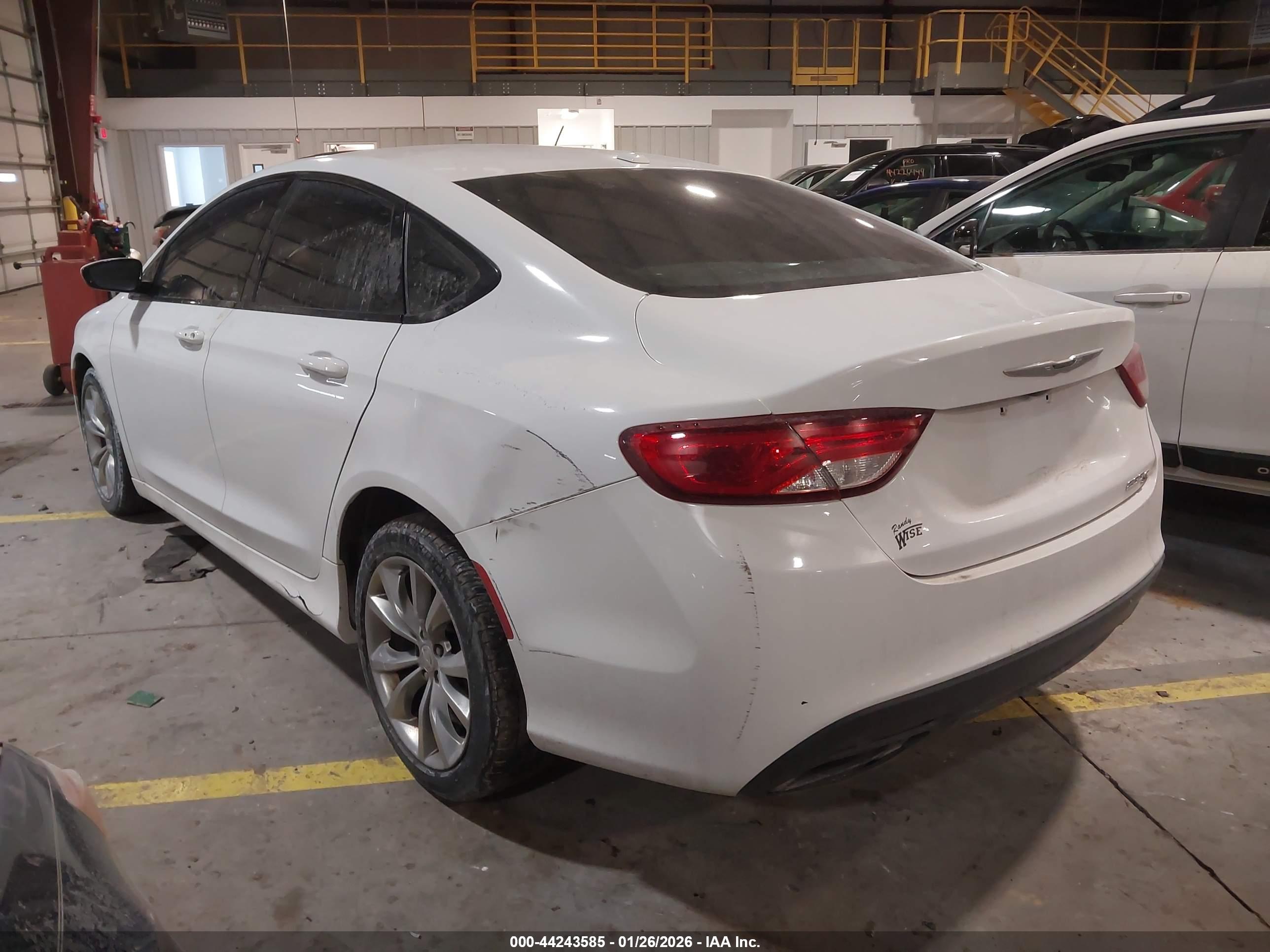 CHRYSLER 200 image 3