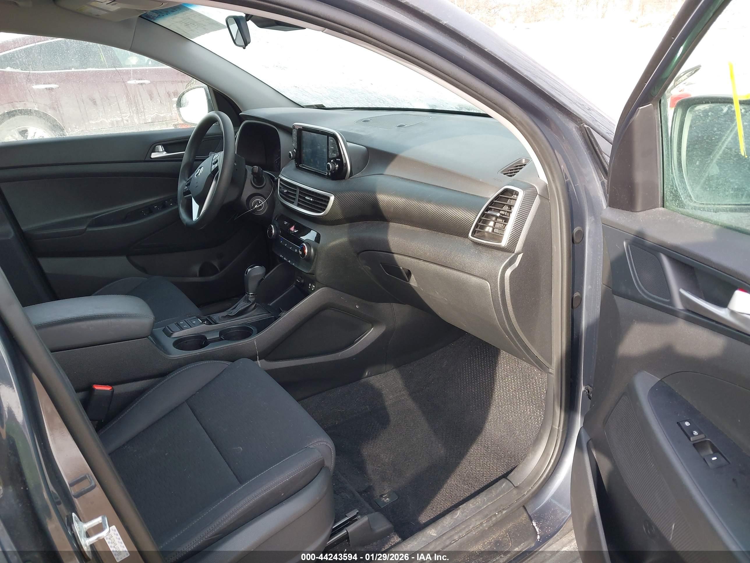 HYUNDAI TUCSON image 5