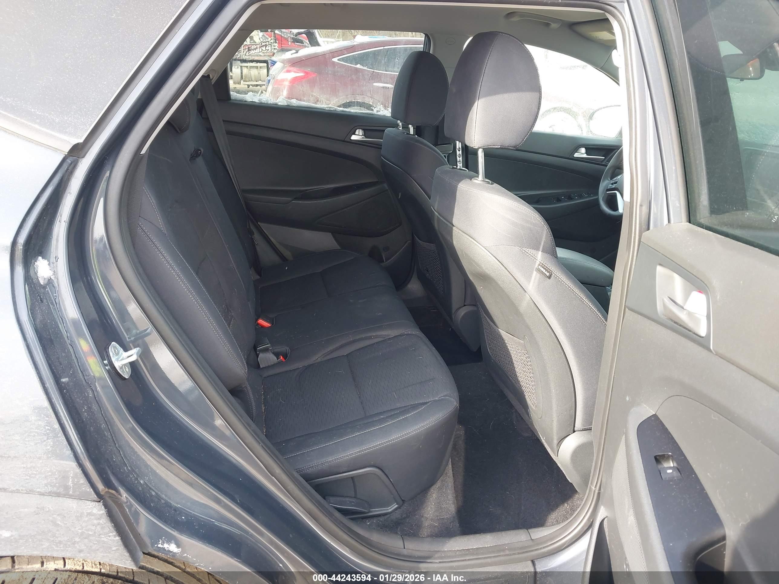 HYUNDAI TUCSON image 8