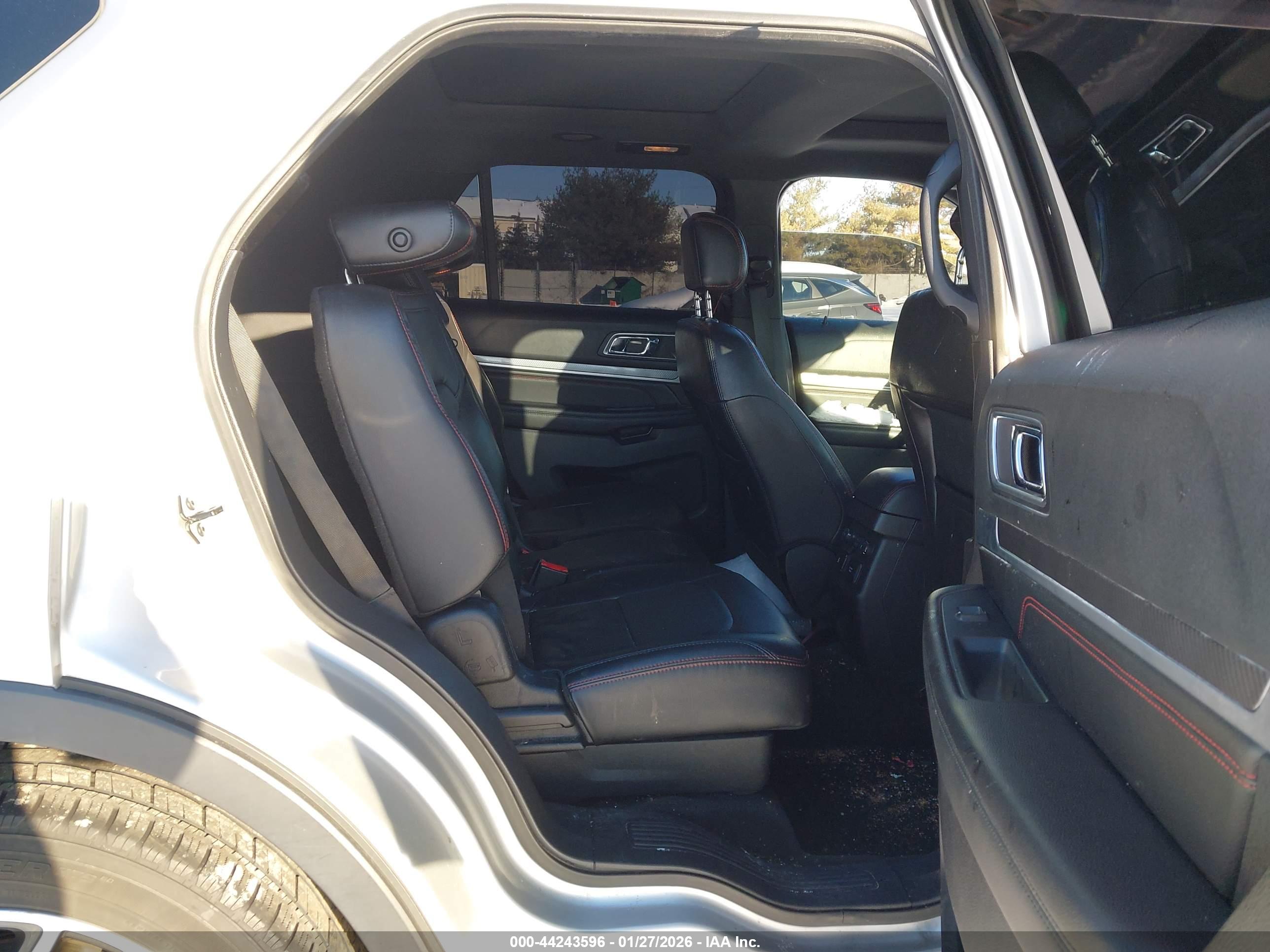 FORD EXPLORER image 8