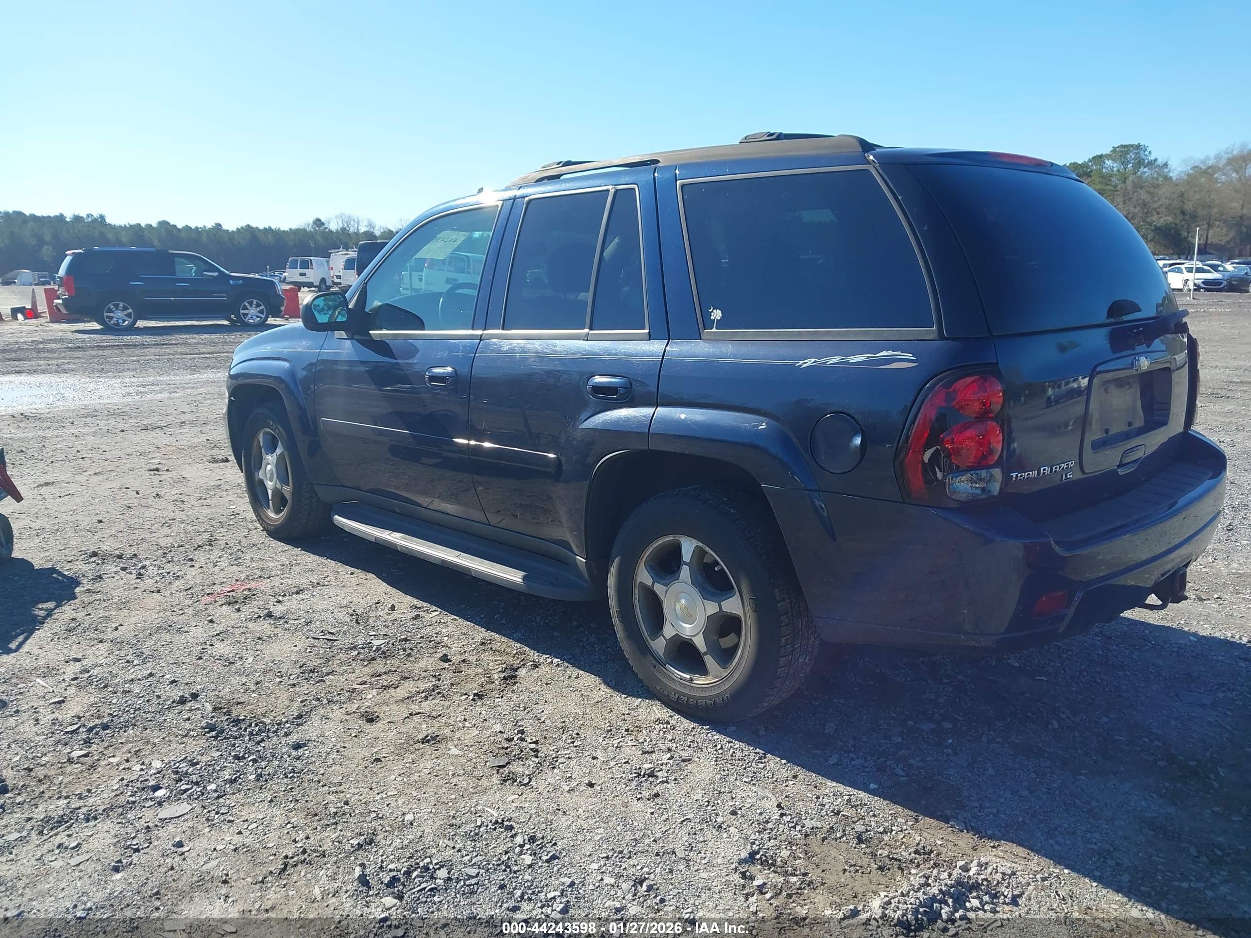 CHEVROLET TRAILBLAZER image 3