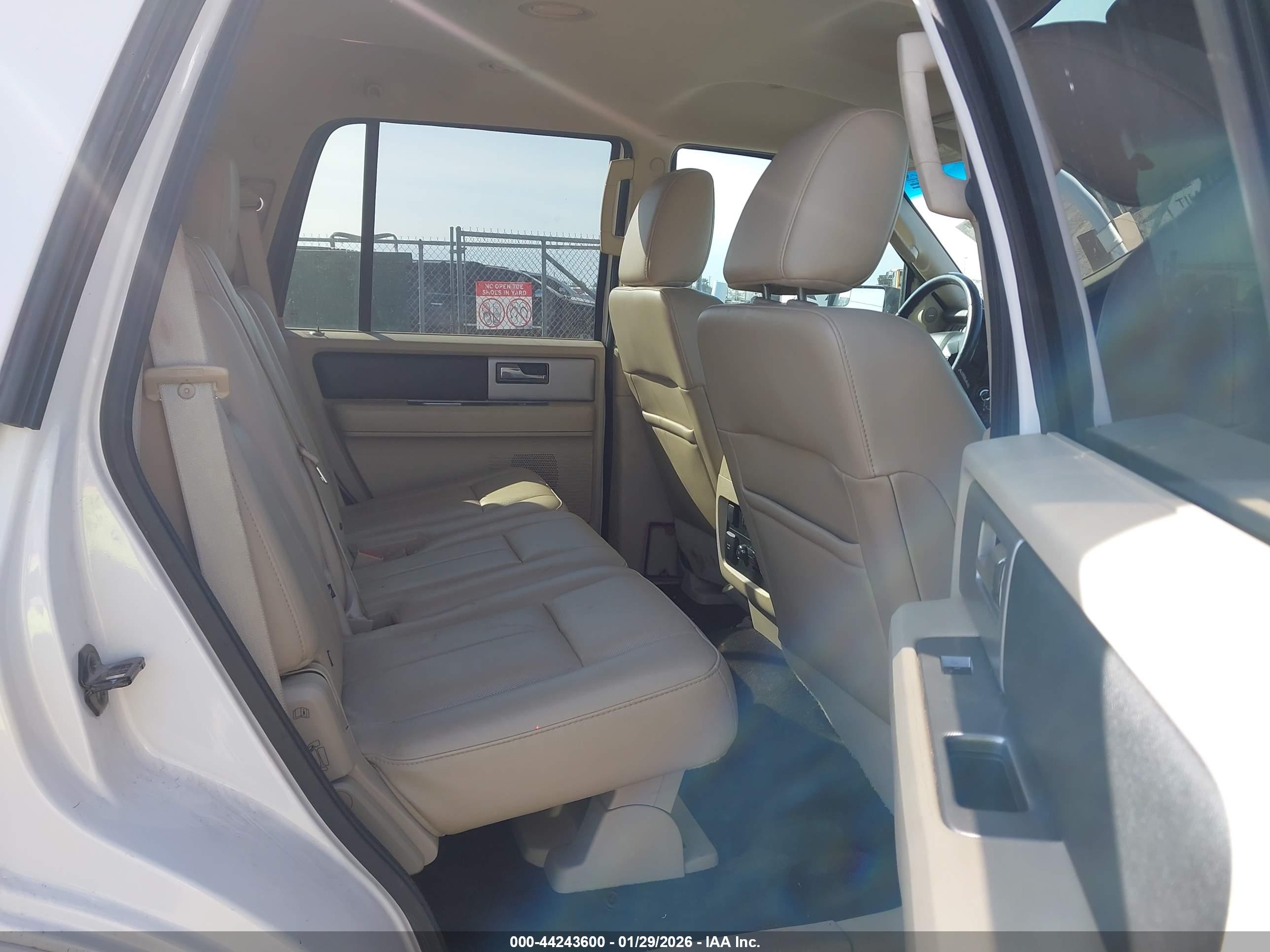 FORD EXPEDITION image 8