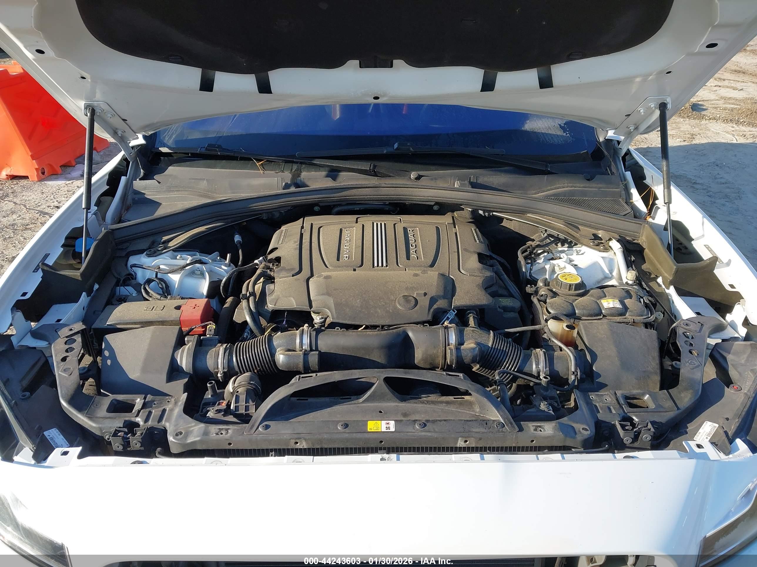 JAGUAR F-PACE image 10
