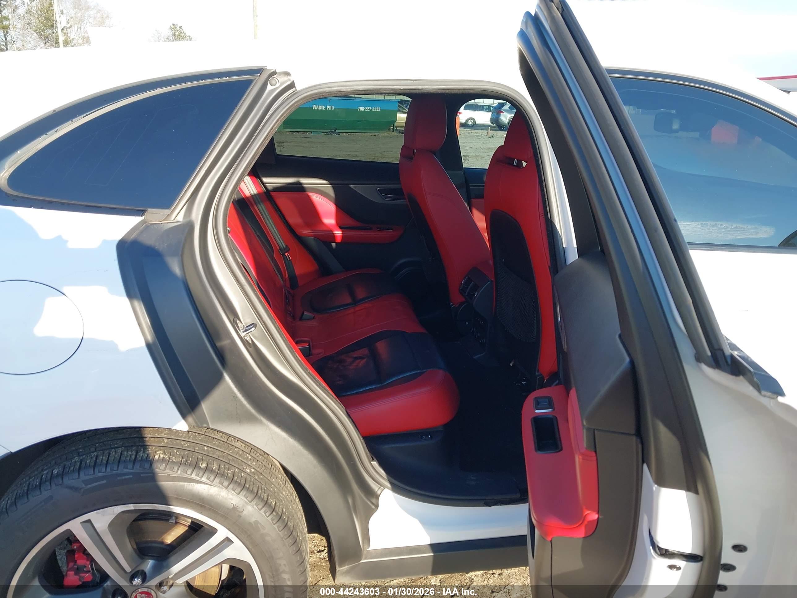 JAGUAR F-PACE image 8