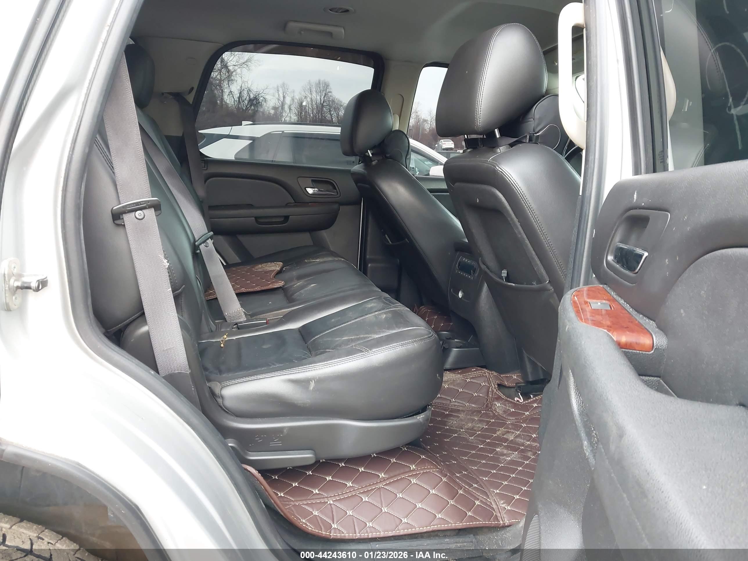 CHEVROLET TAHOE image 8