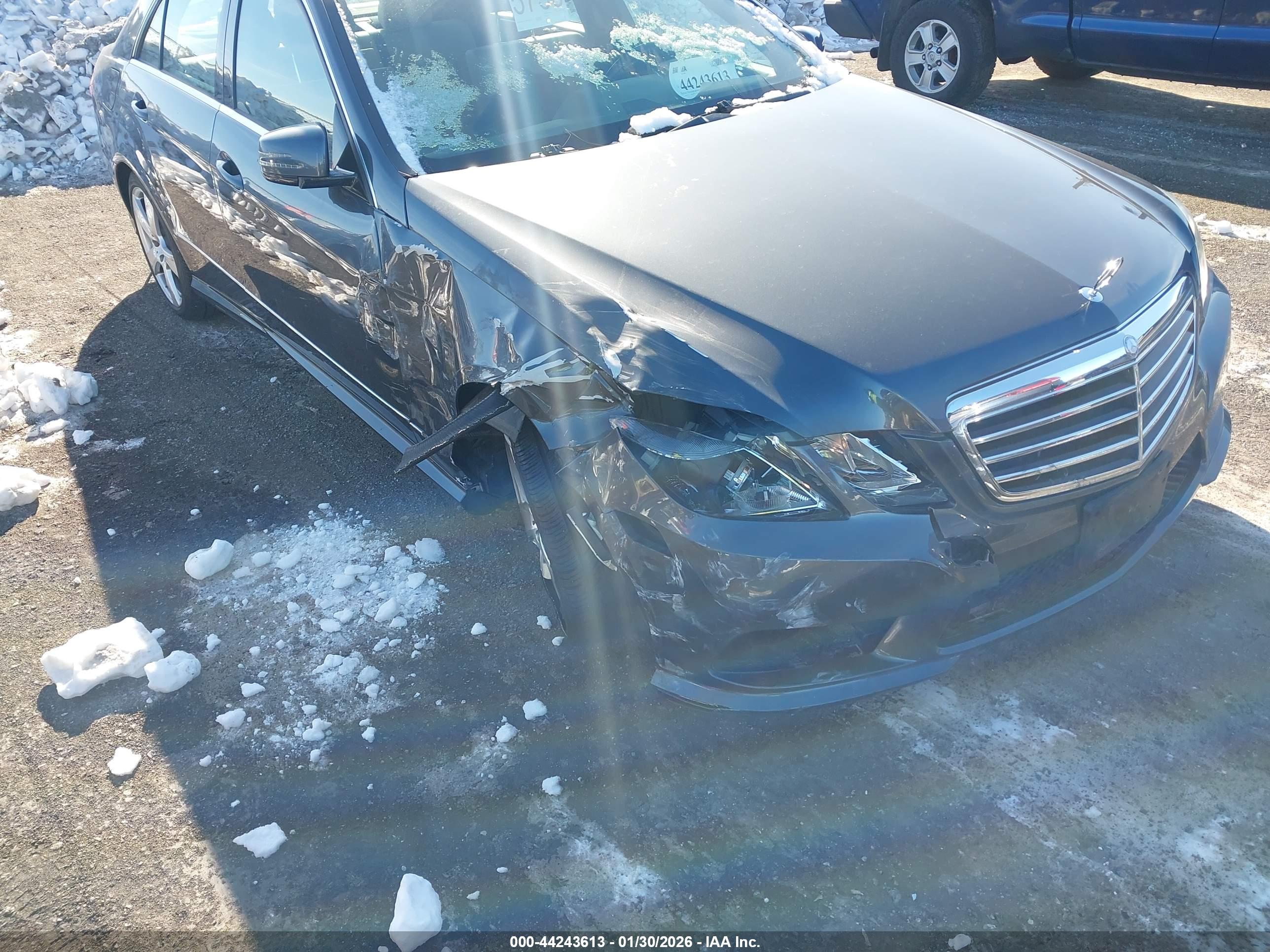 MERCEDES-BENZ E image 6