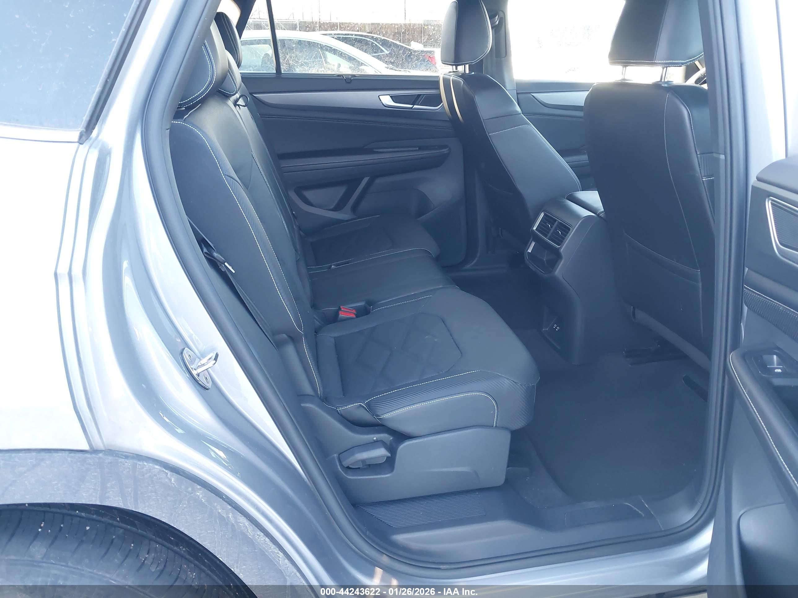 VOLKSWAGEN ATLAS image 8
