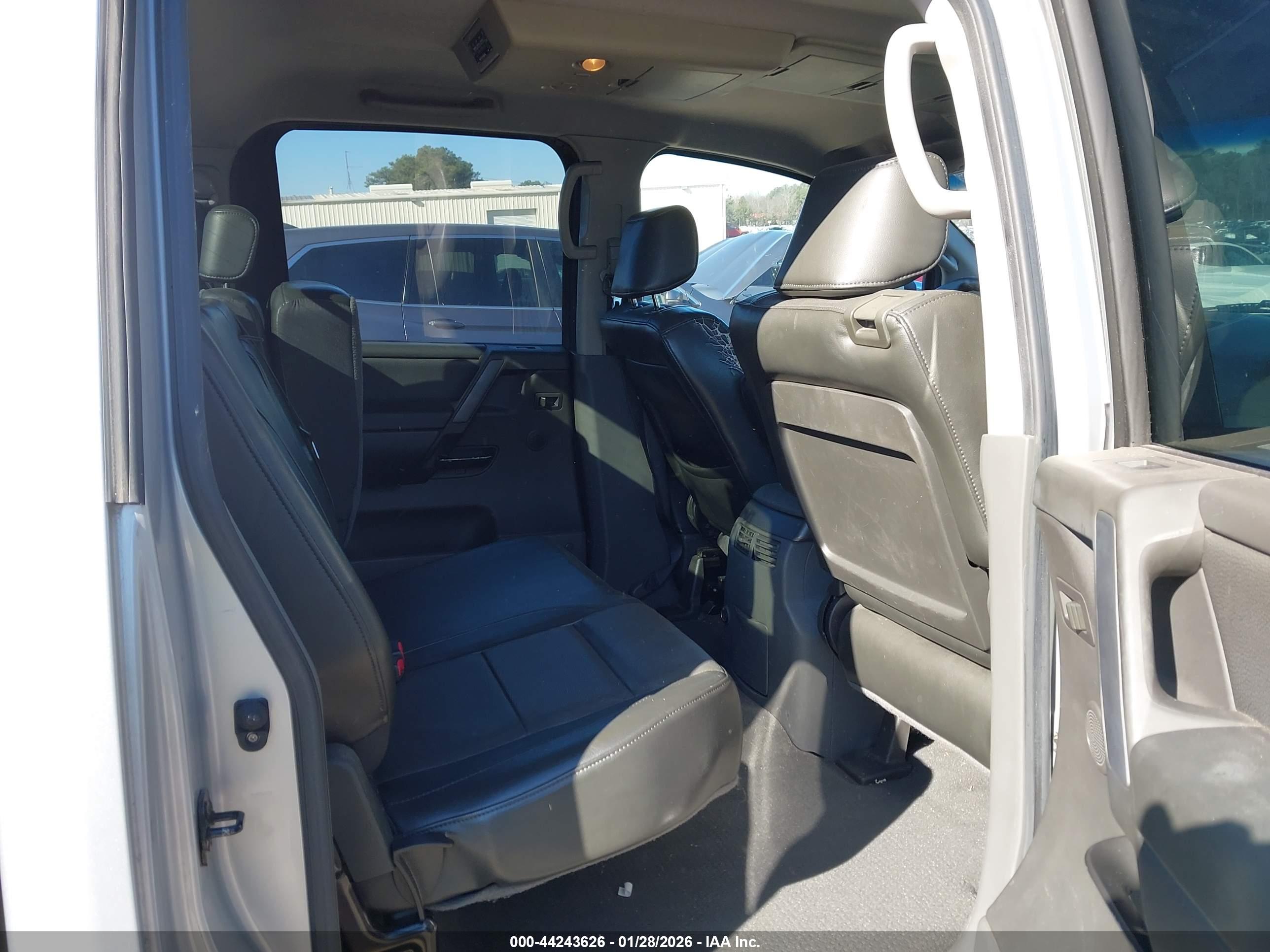 NISSAN TITAN image 8