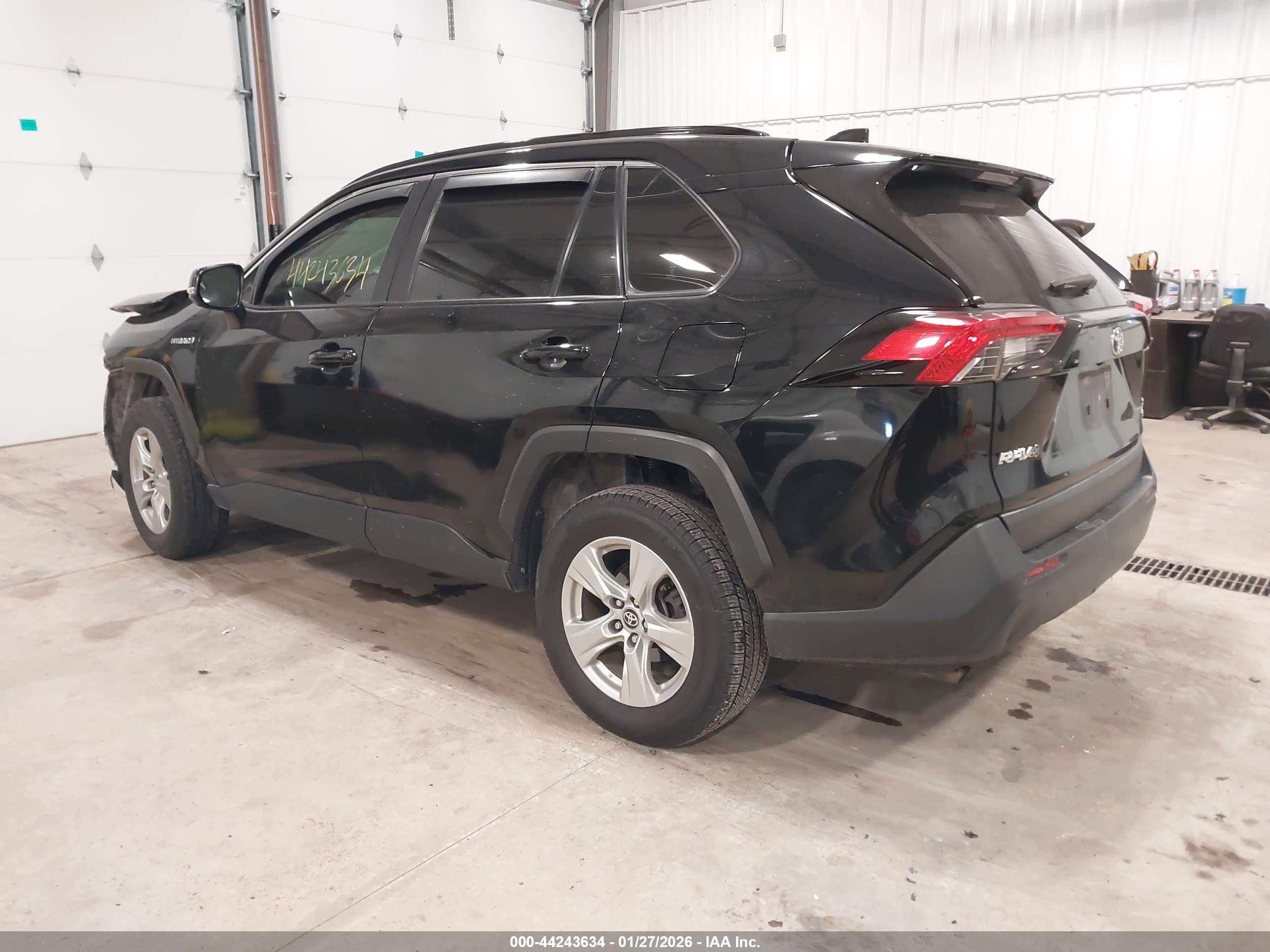 TOYOTA RAV4 image 3