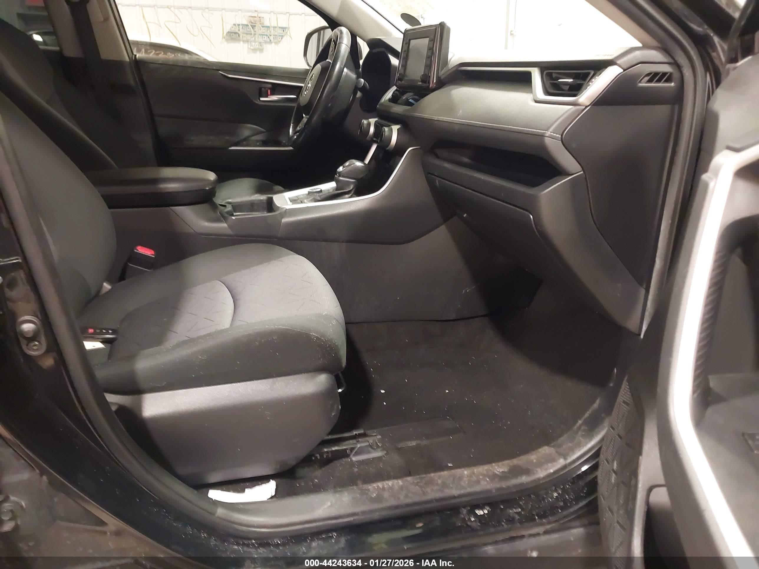 TOYOTA RAV4 image 5