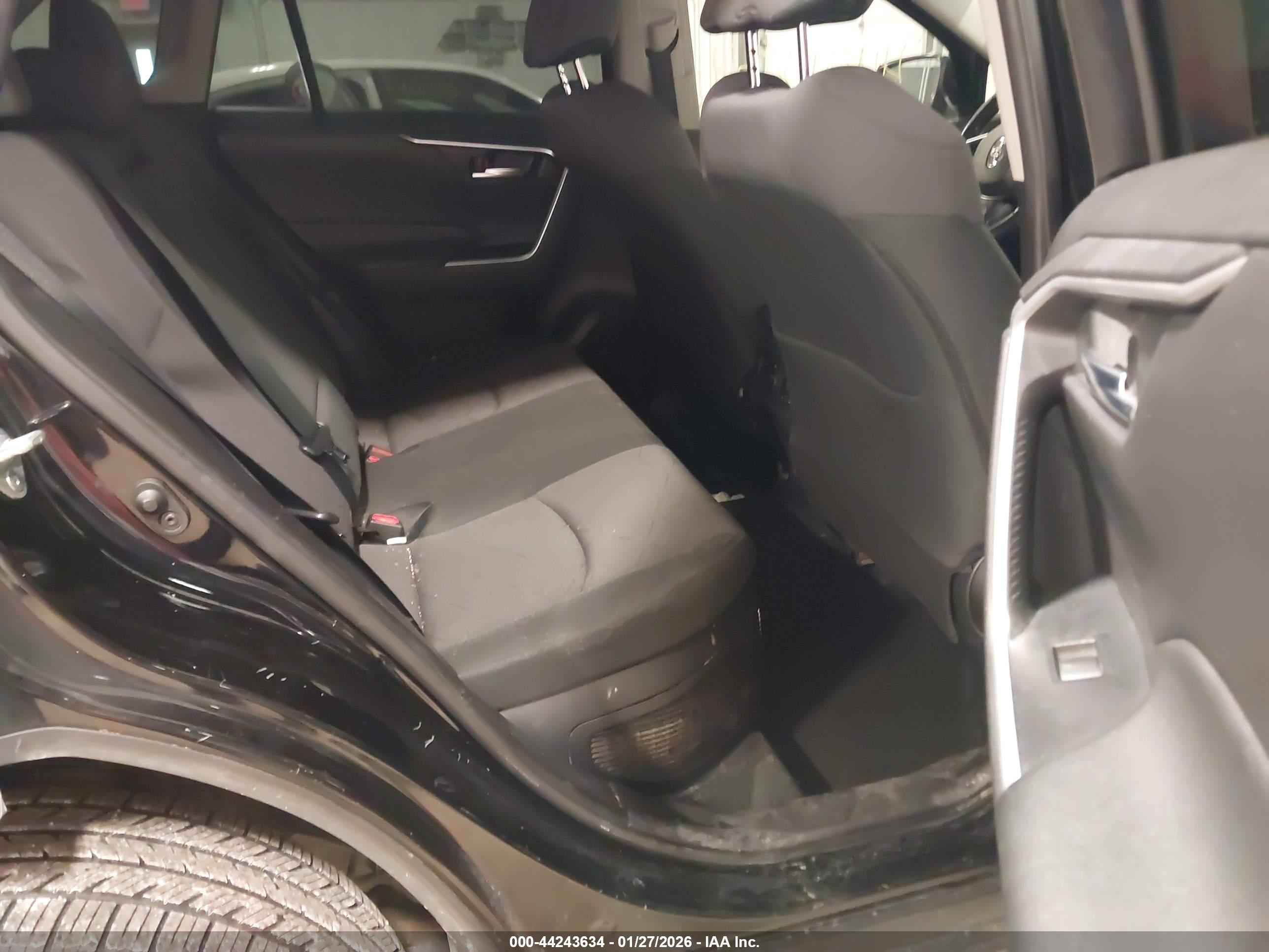 TOYOTA RAV4 image 8