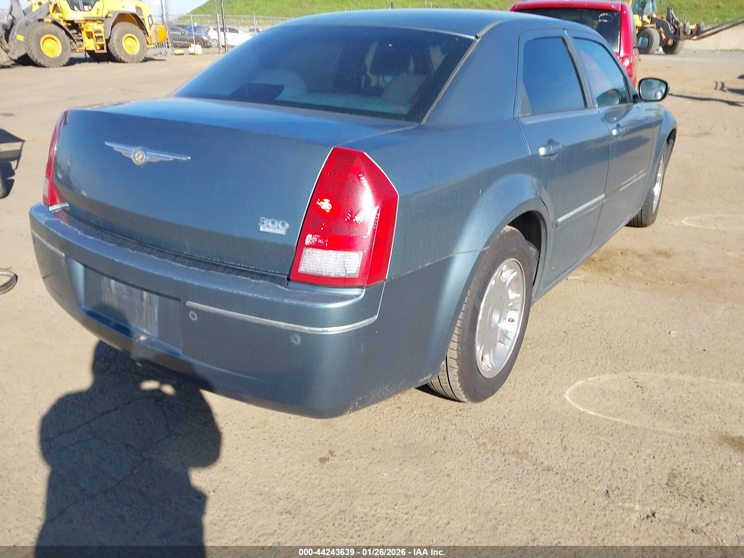 CHRYSLER 300 image 4