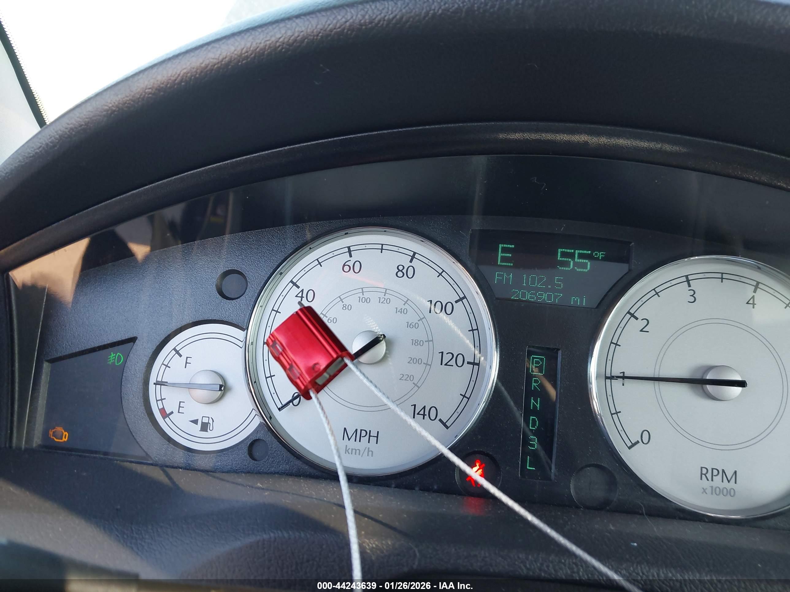 CHRYSLER 300 image 7