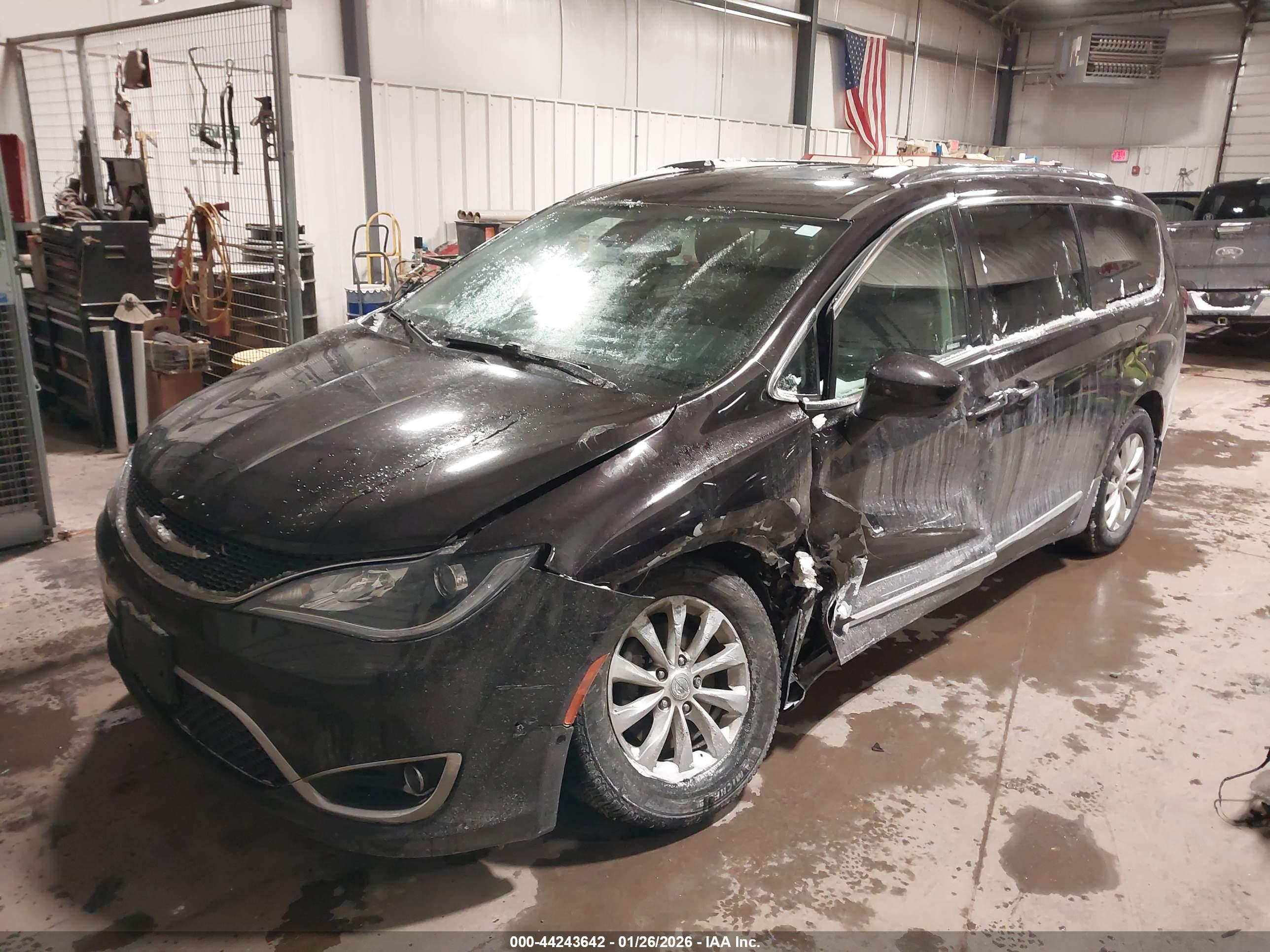 CHRYSLER PACIFICA image 2