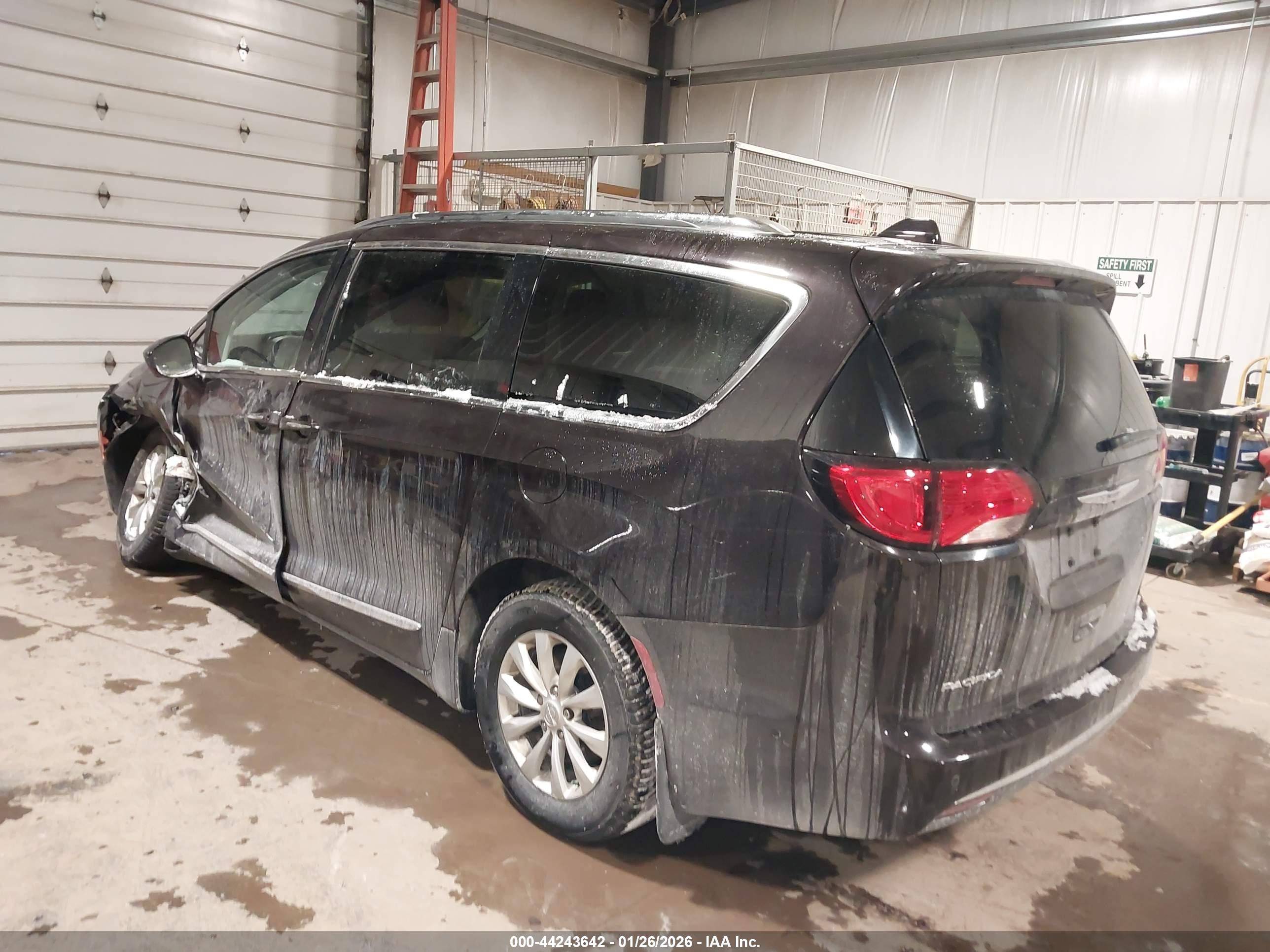 CHRYSLER PACIFICA image 3
