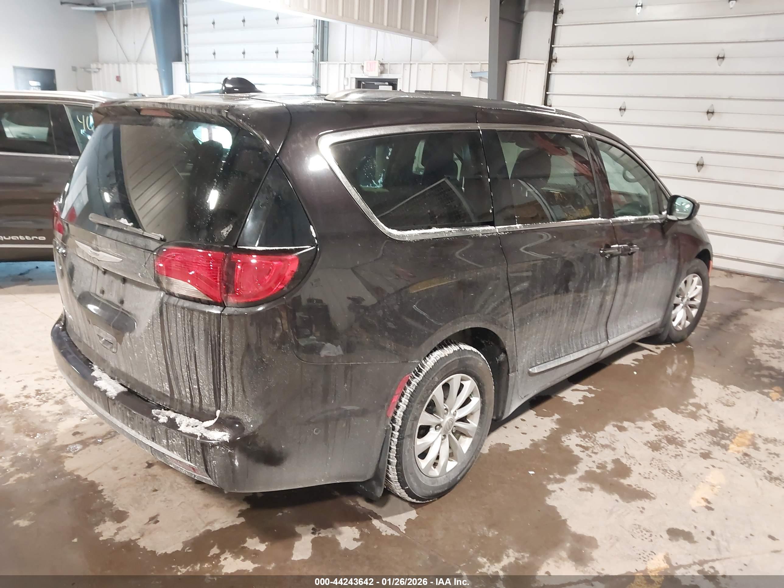 CHRYSLER PACIFICA image 4