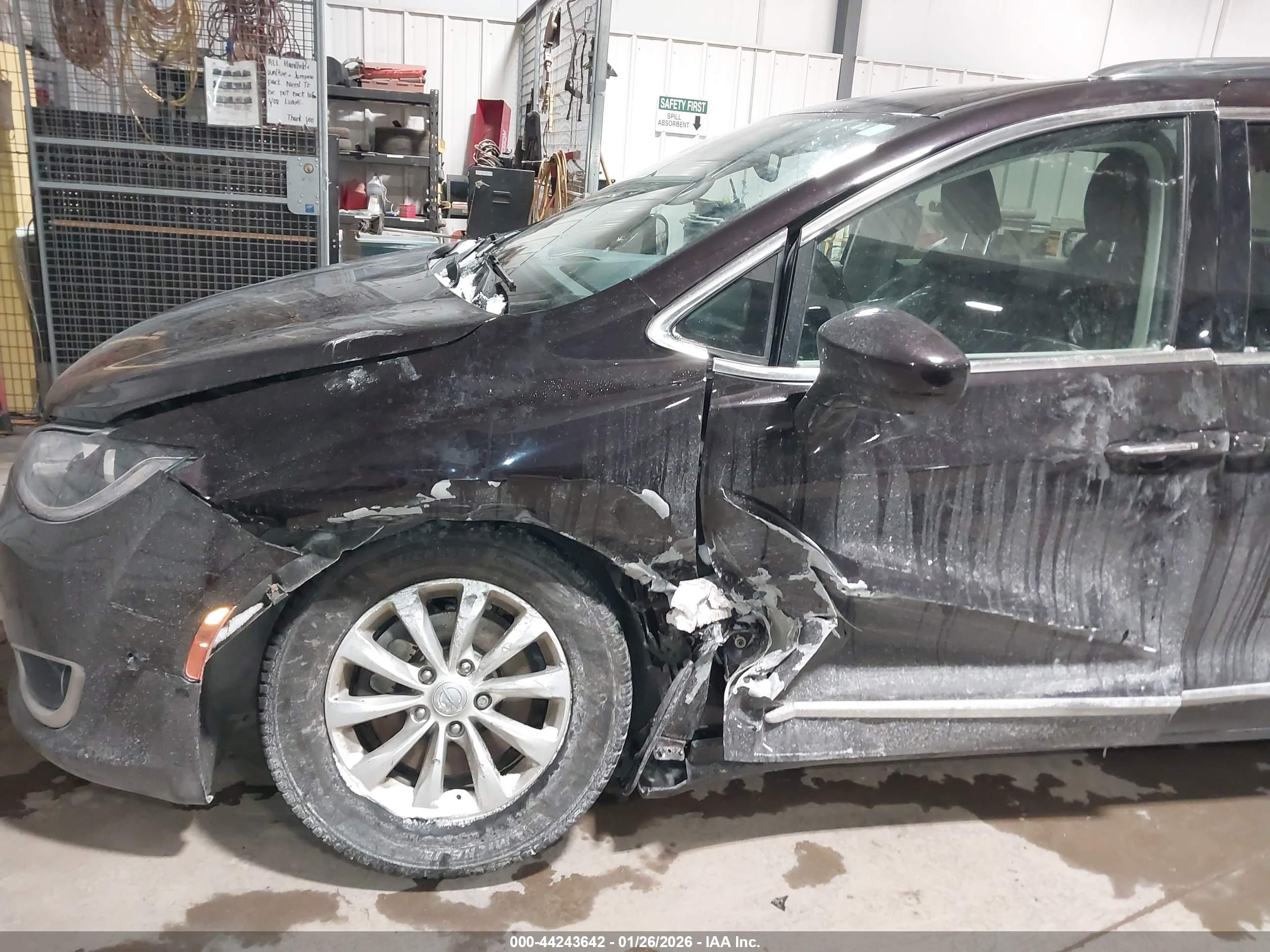 CHRYSLER PACIFICA image 6
