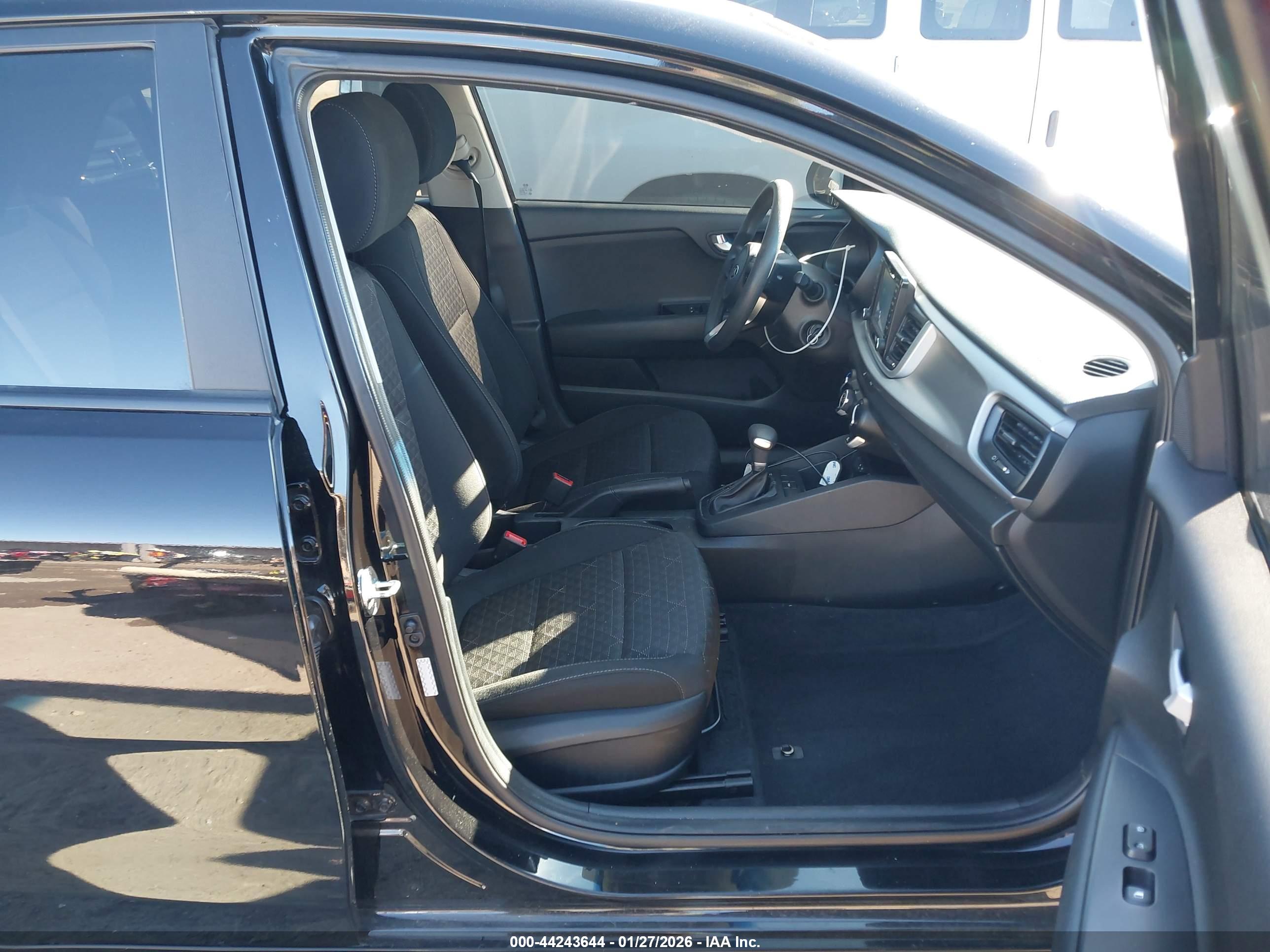 KIA RIO image 5