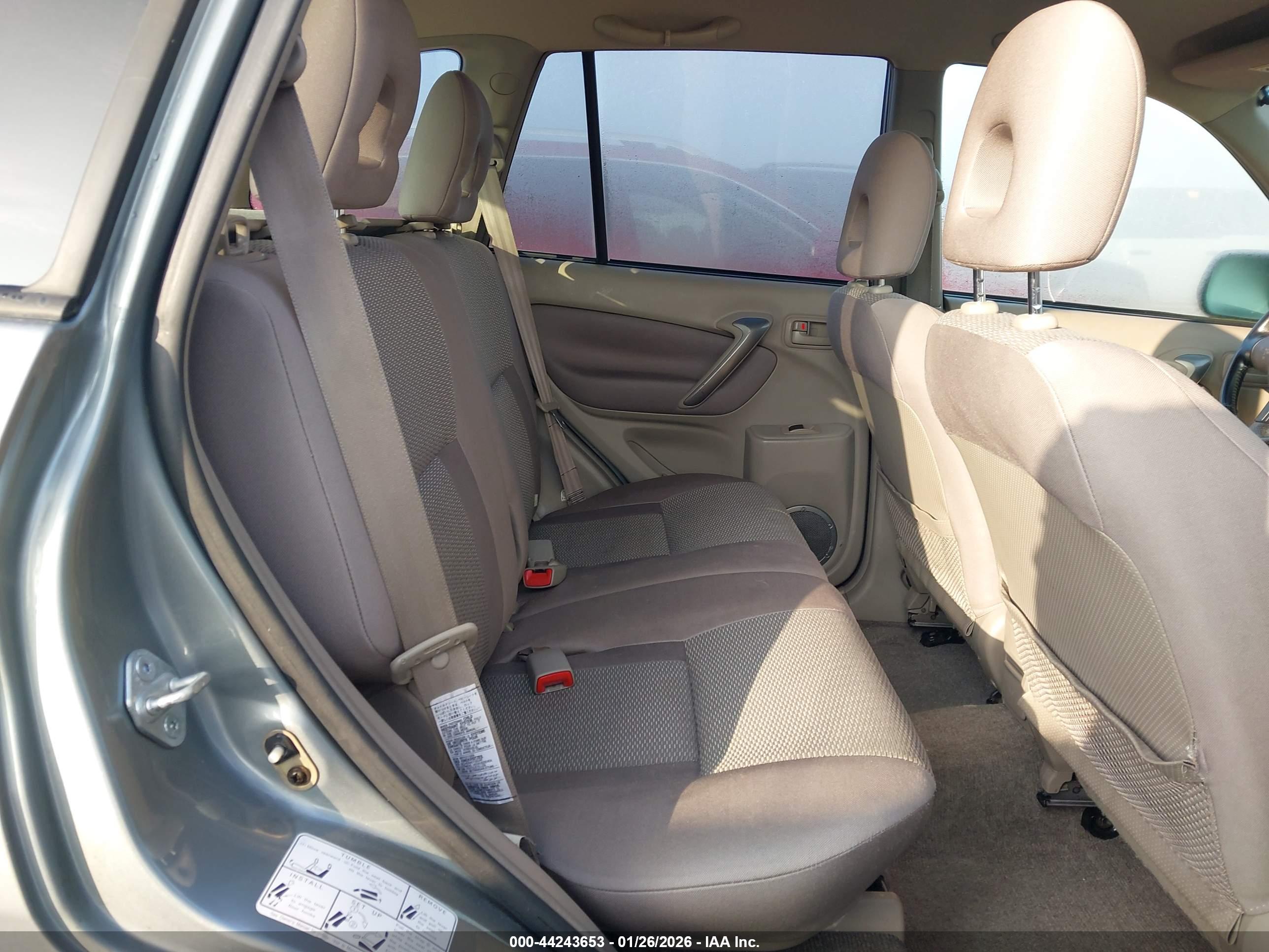 TOYOTA RAV4 image 8