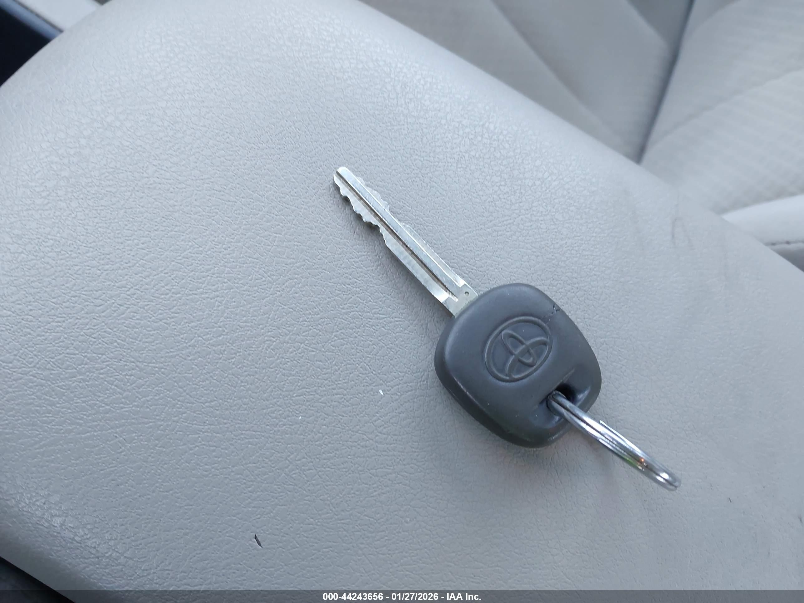 TOYOTA CAMRY image 11