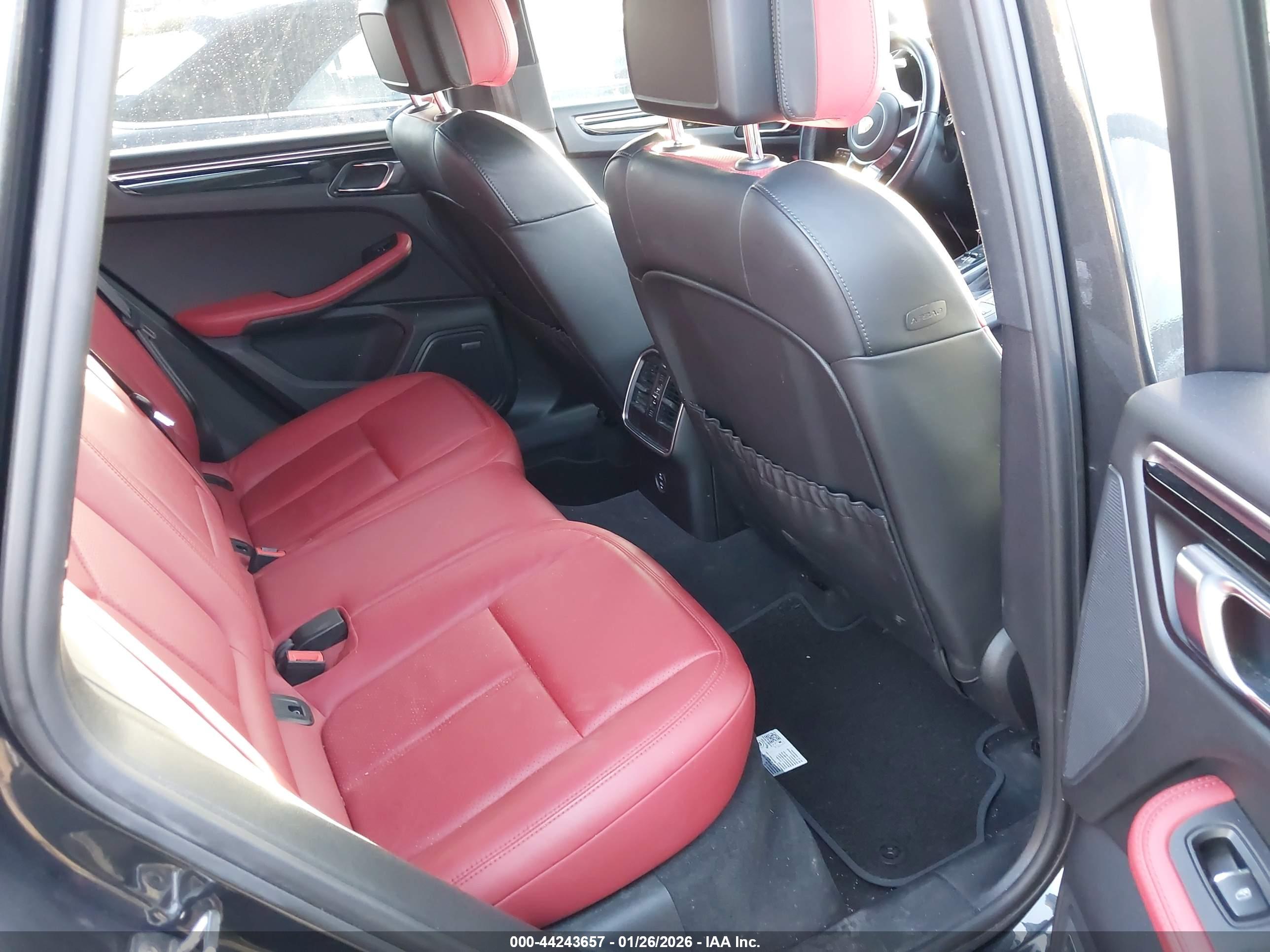 PORSCHE MACAN image 8