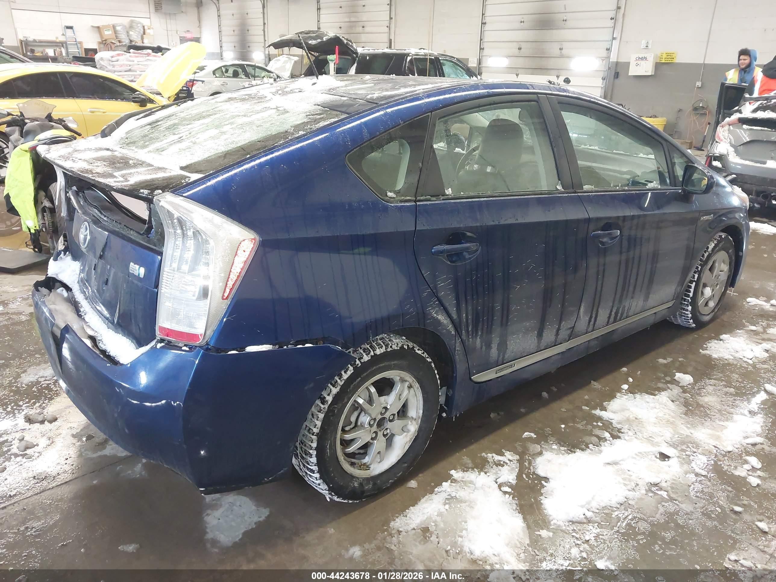 TOYOTA PRIUS image 4