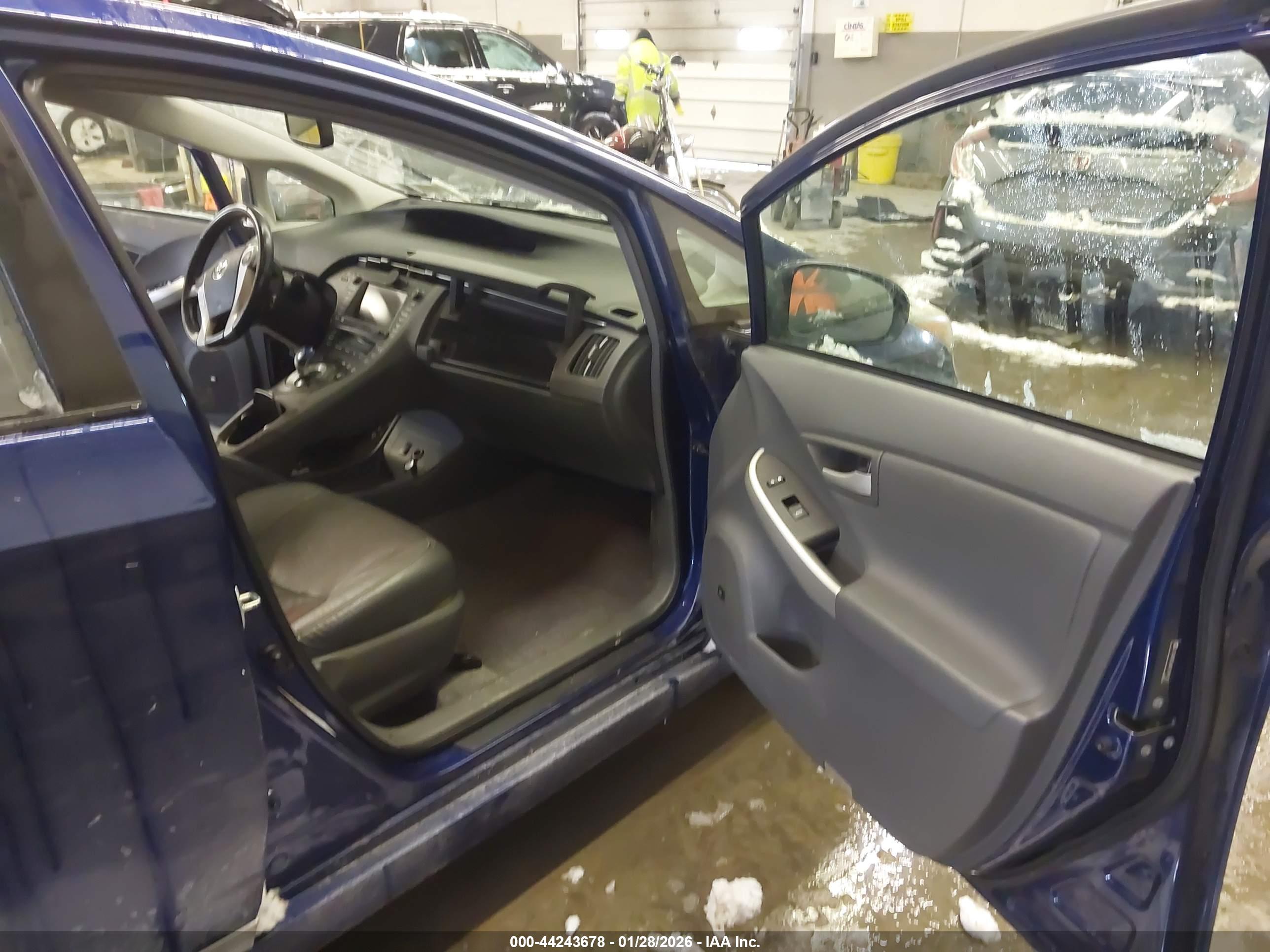 TOYOTA PRIUS image 5