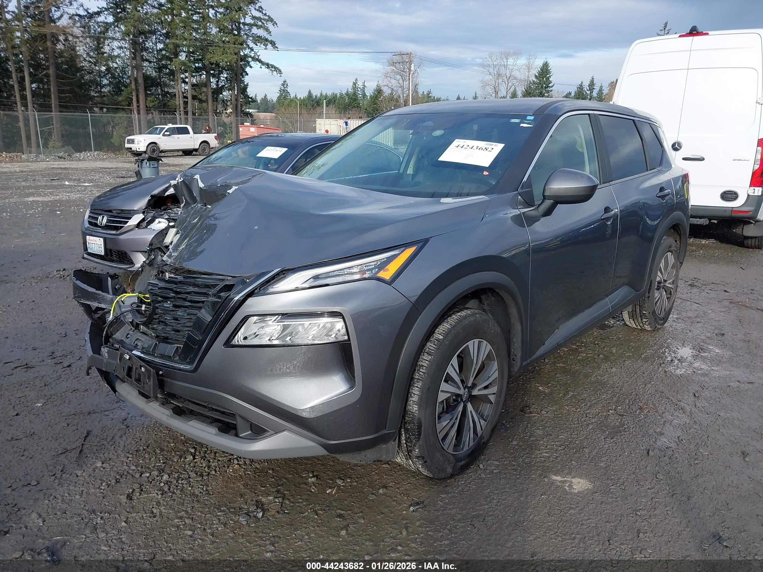 NISSAN ROGUE image 2