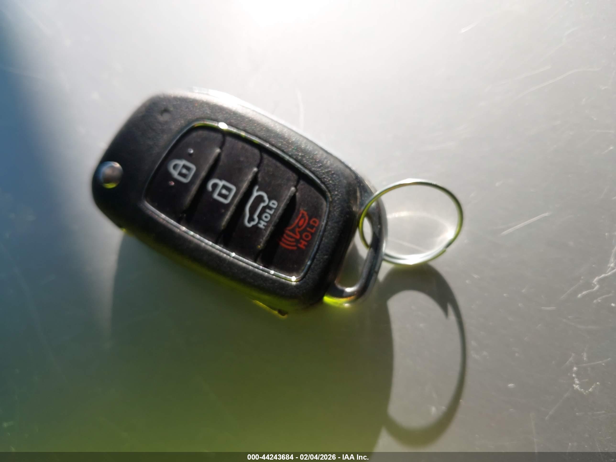 HYUNDAI TUCSON image 11