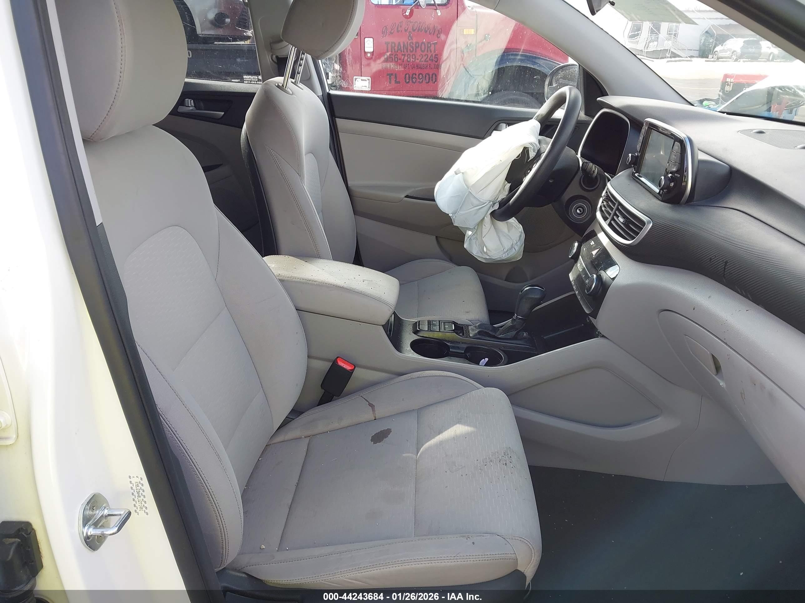 HYUNDAI TUCSON image 5