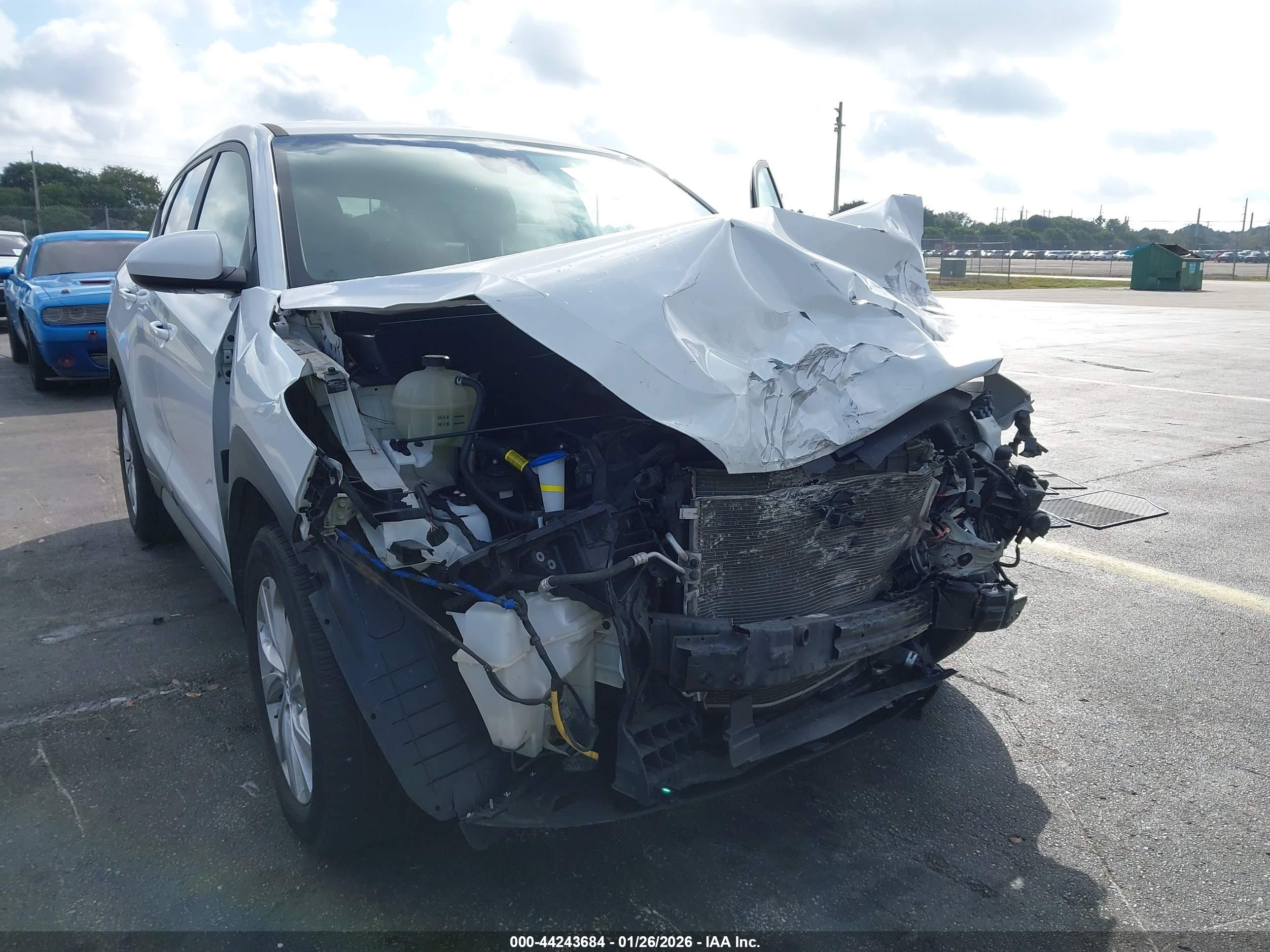 HYUNDAI TUCSON image 6