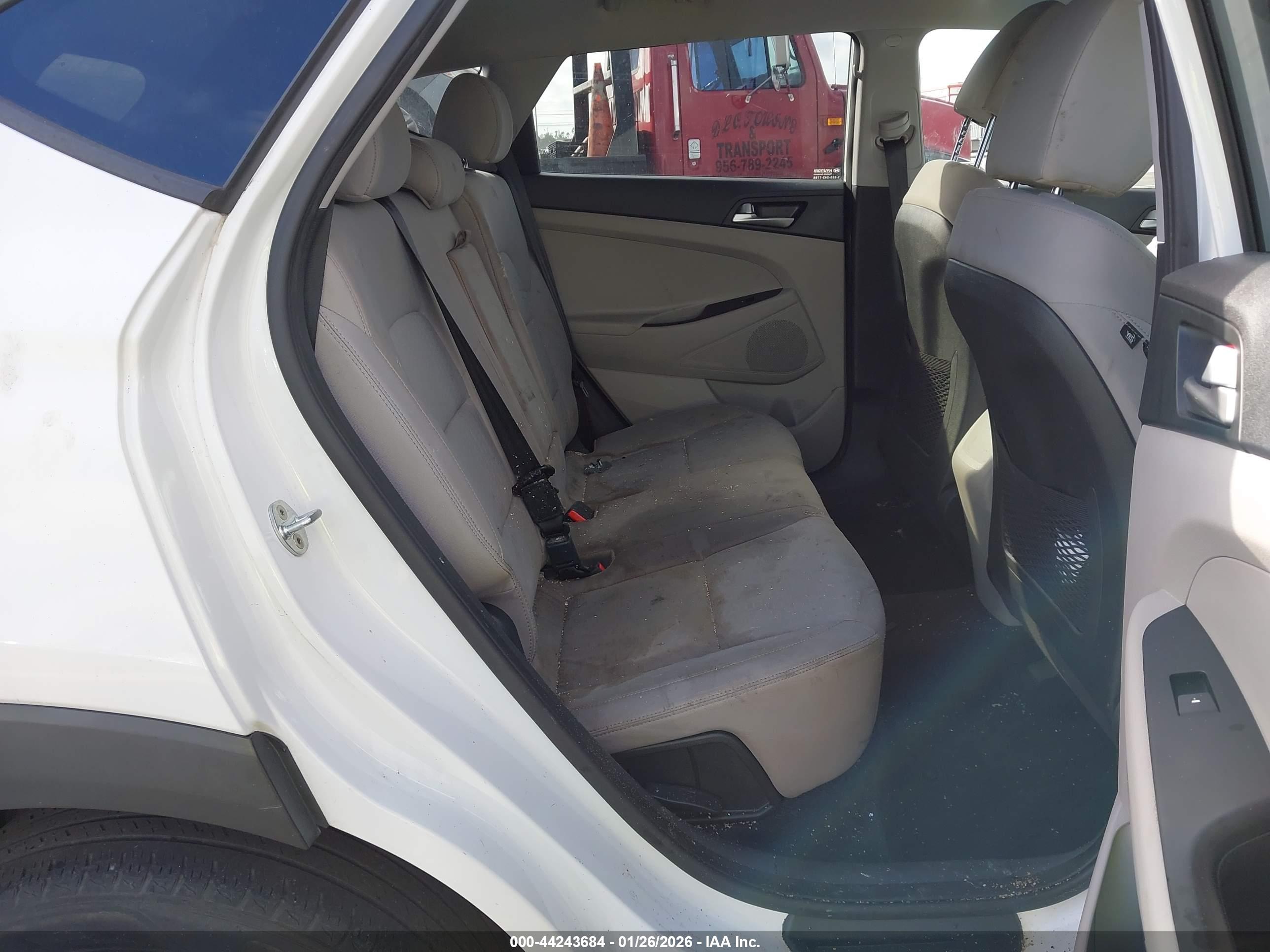 HYUNDAI TUCSON image 8
