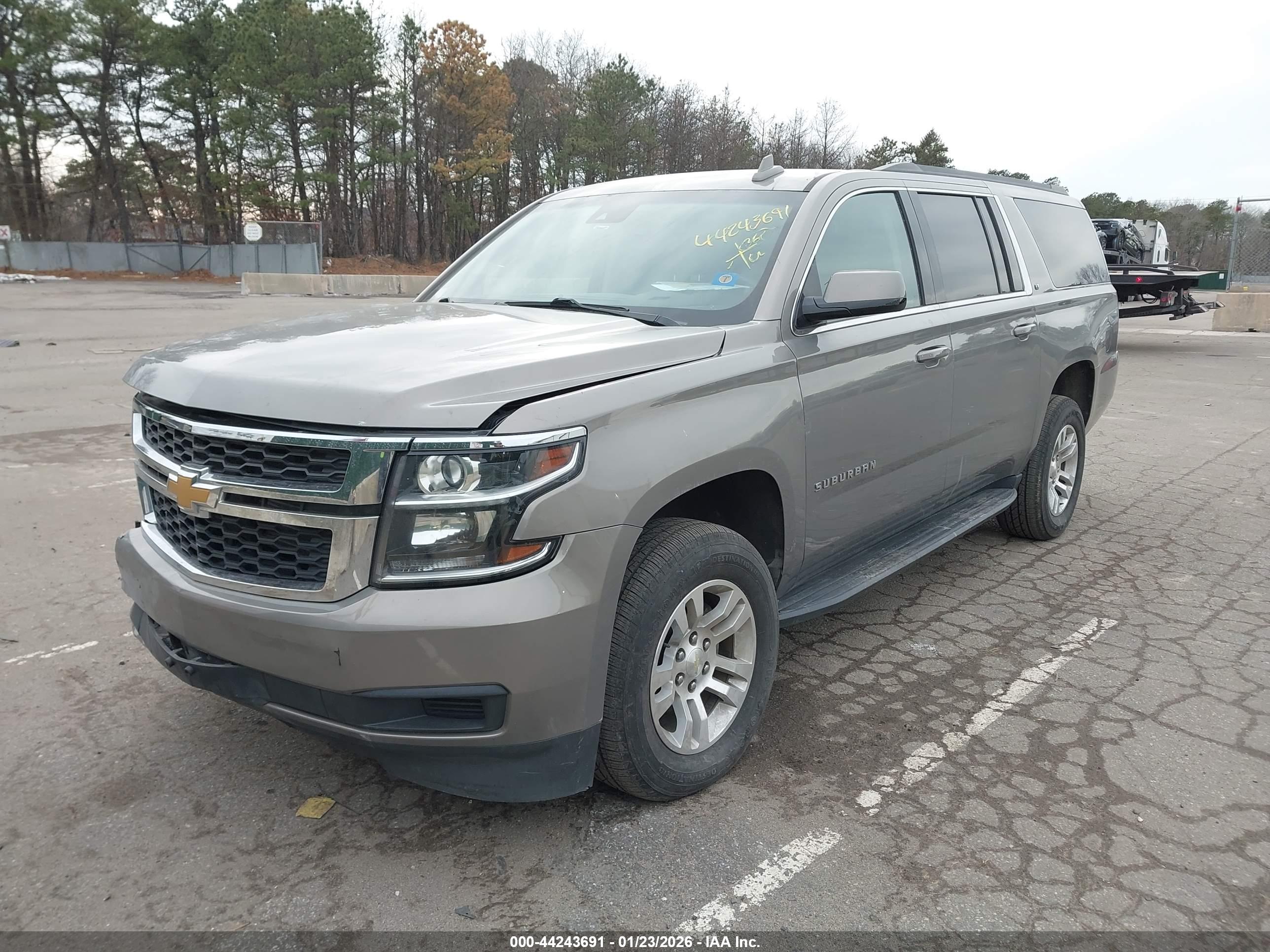 CHEVROLET SUBURBAN image 2
