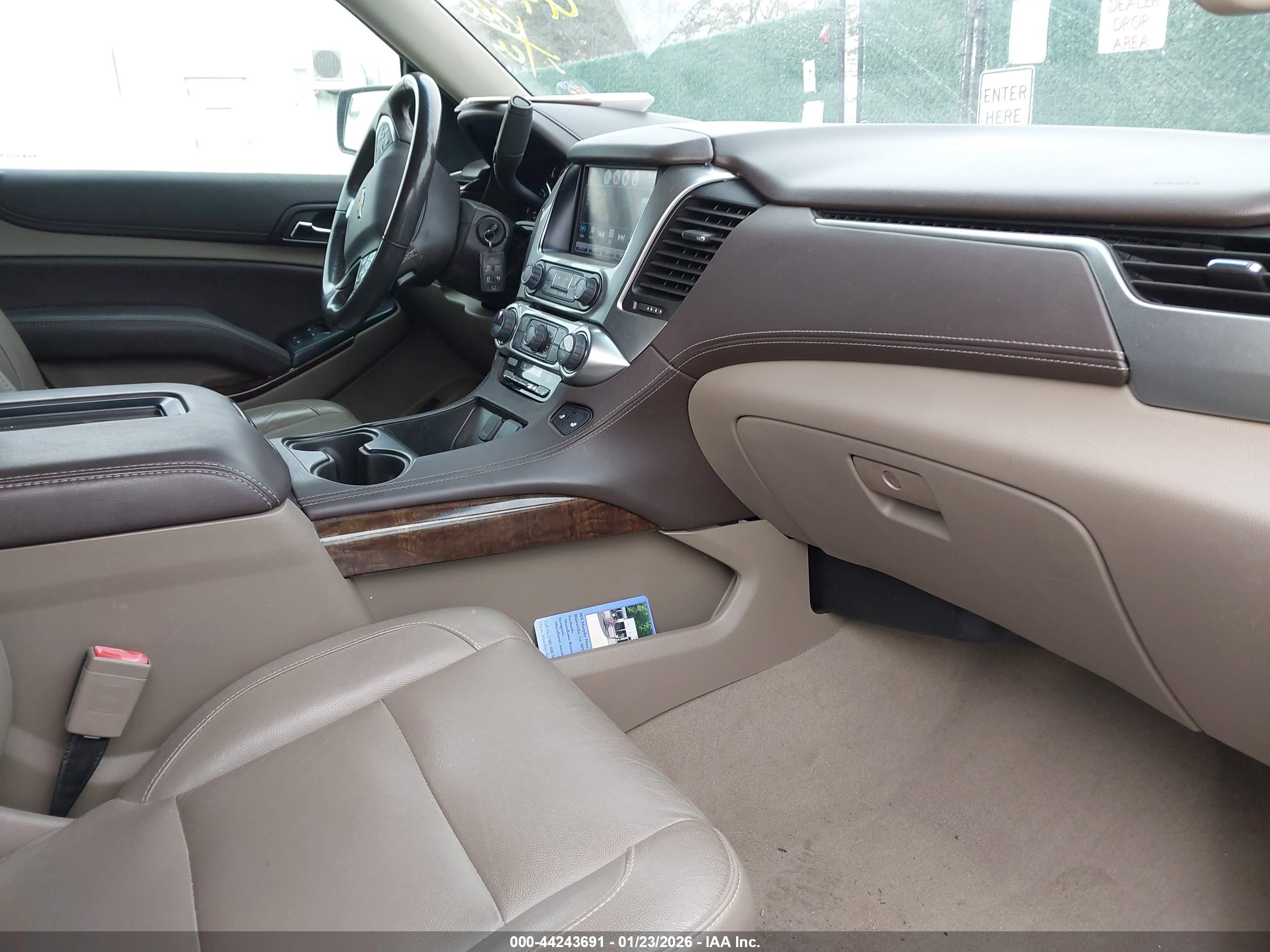 CHEVROLET SUBURBAN image 5