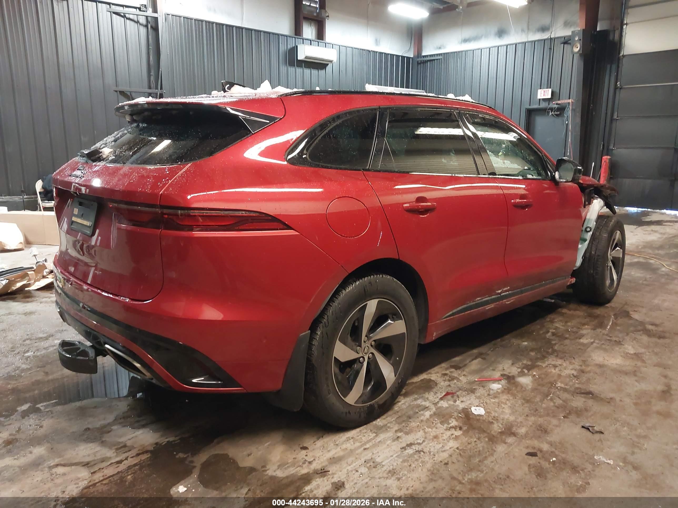 JAGUAR F-PACE image 4