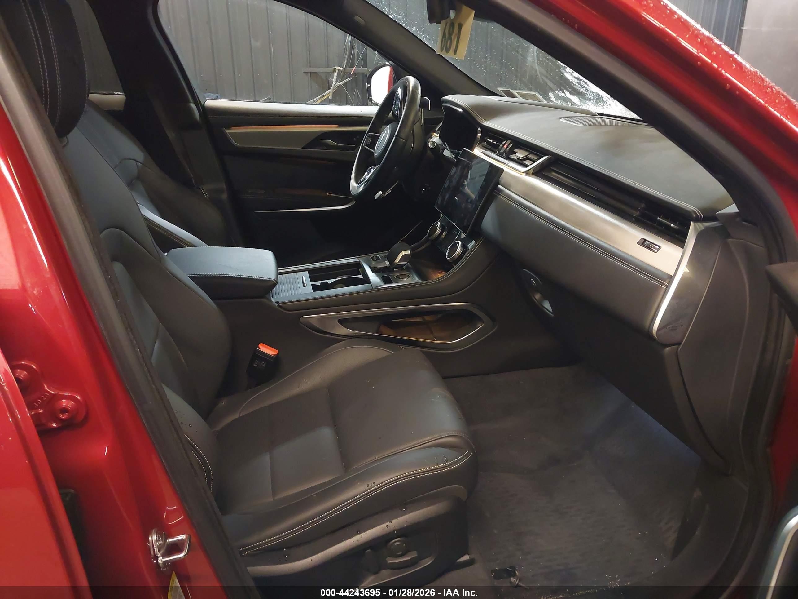 JAGUAR F-PACE image 5