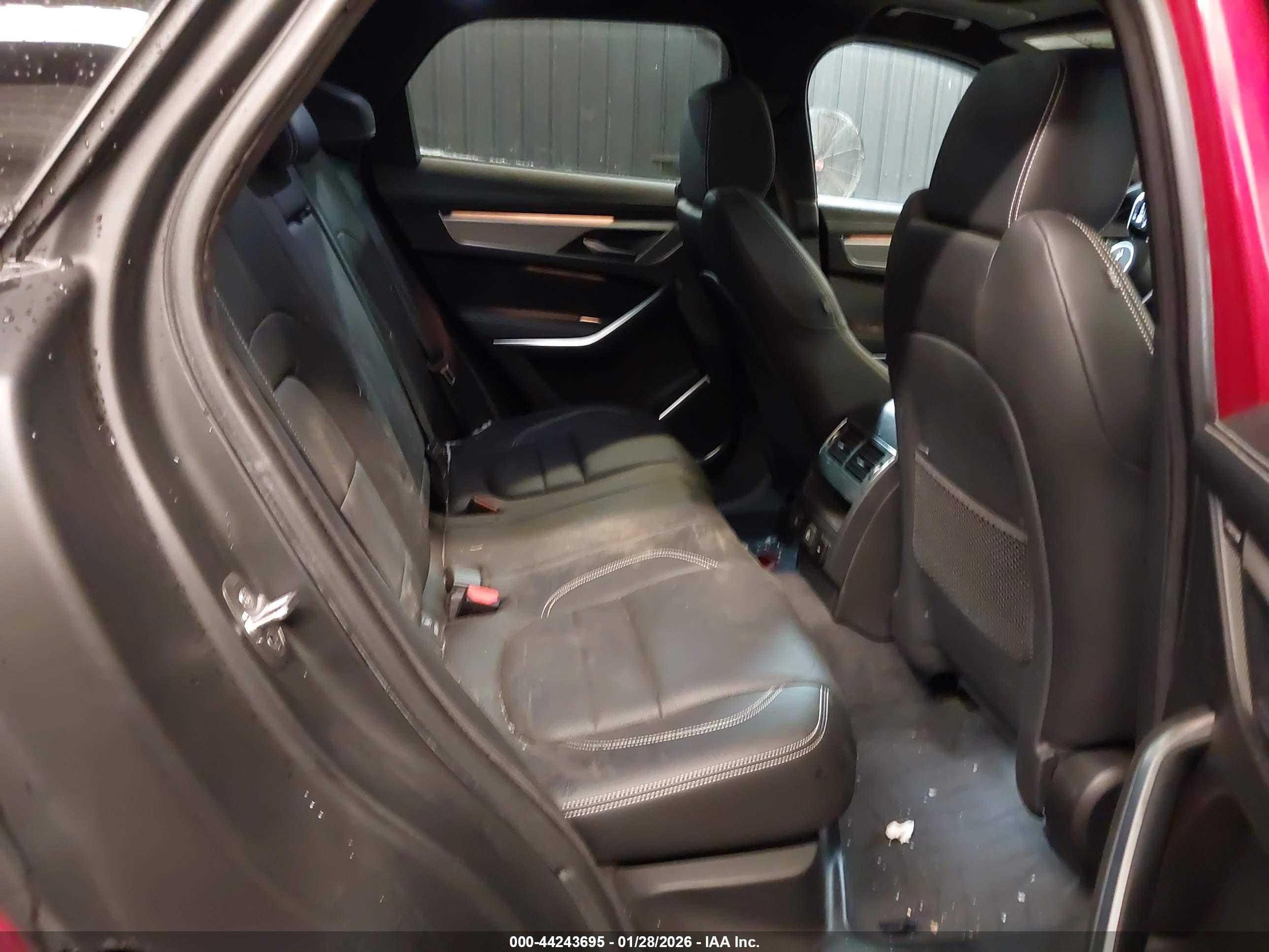 JAGUAR F-PACE image 8