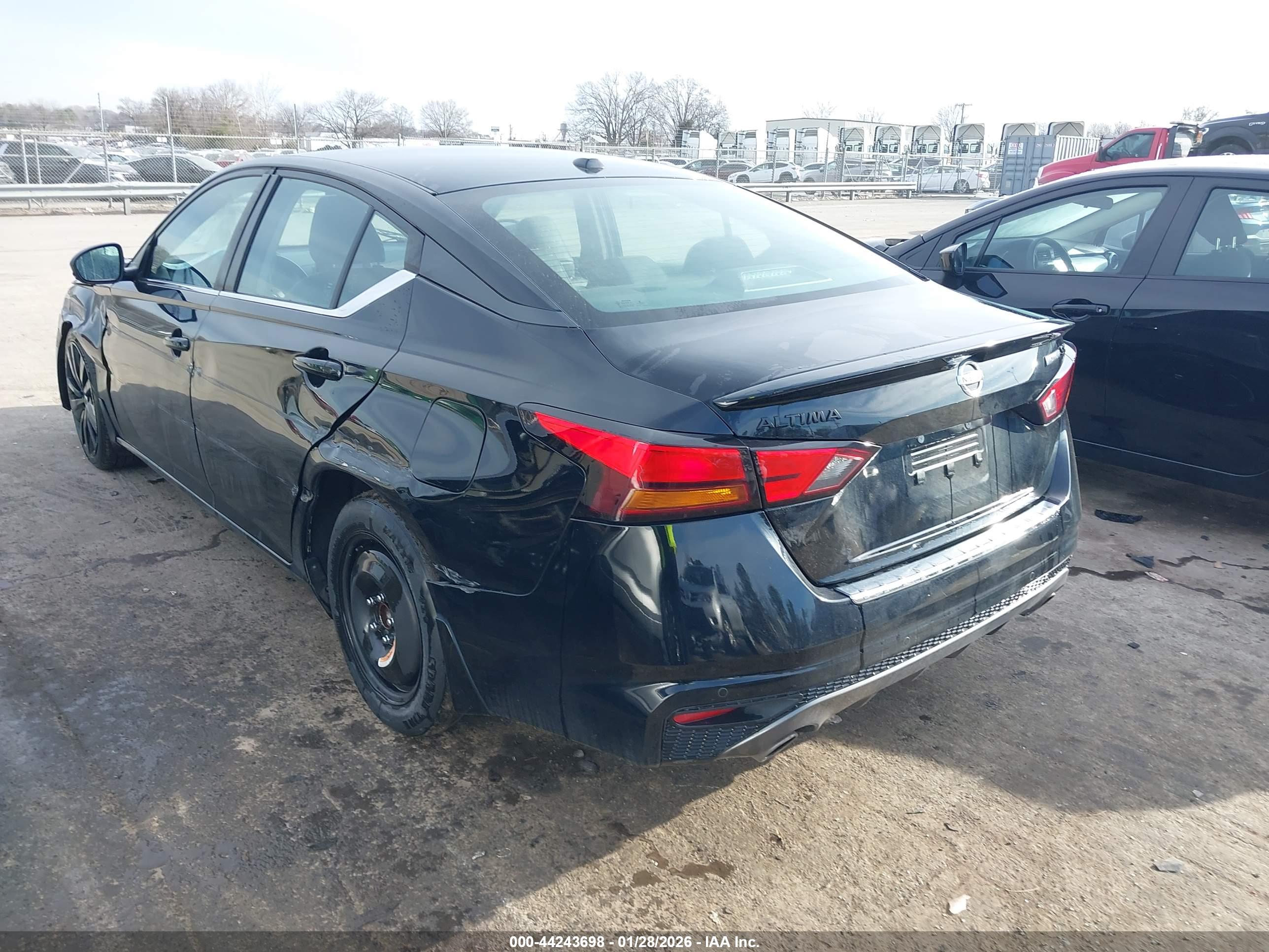 NISSAN ALTIMA image 3