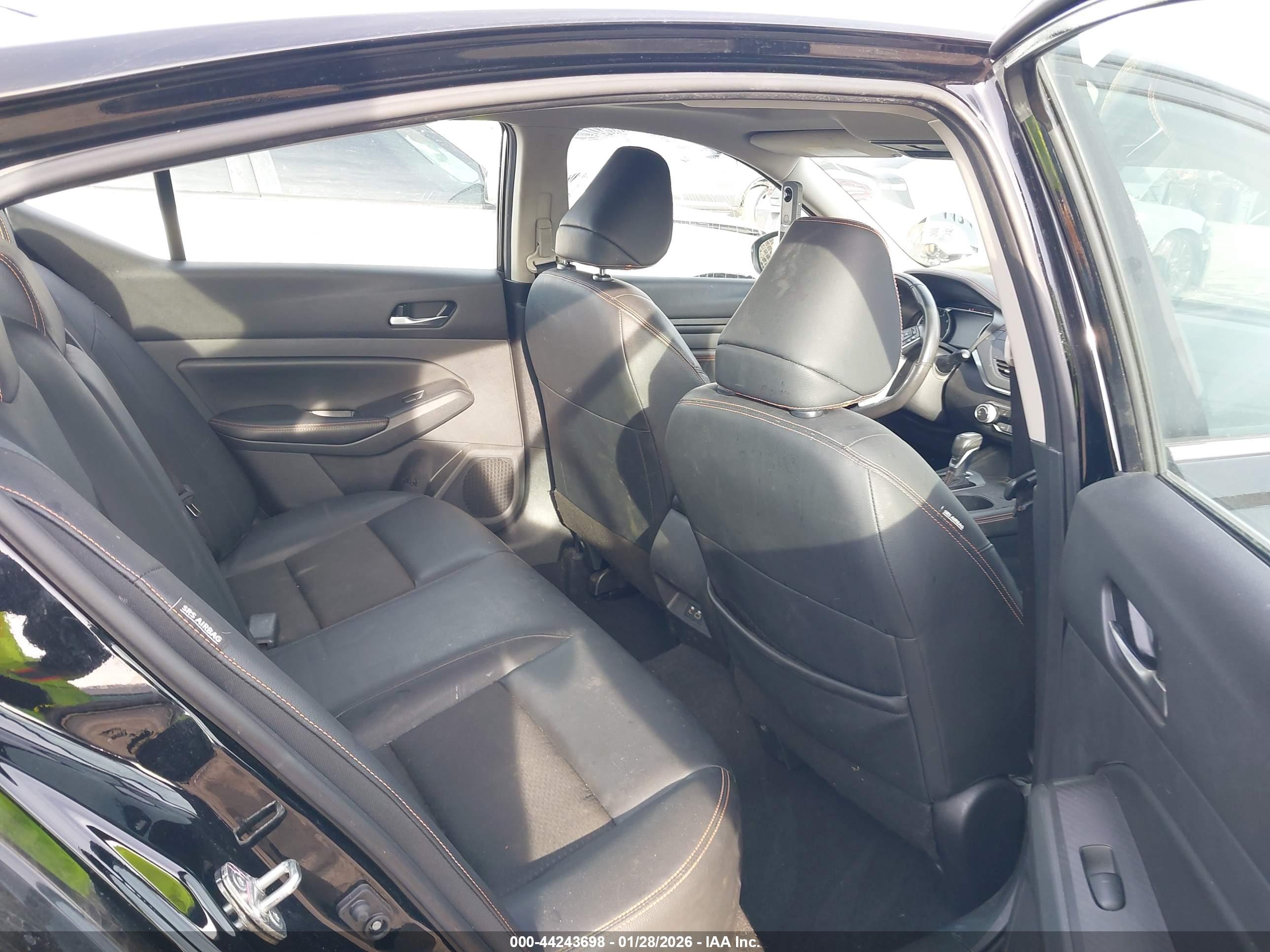NISSAN ALTIMA image 8