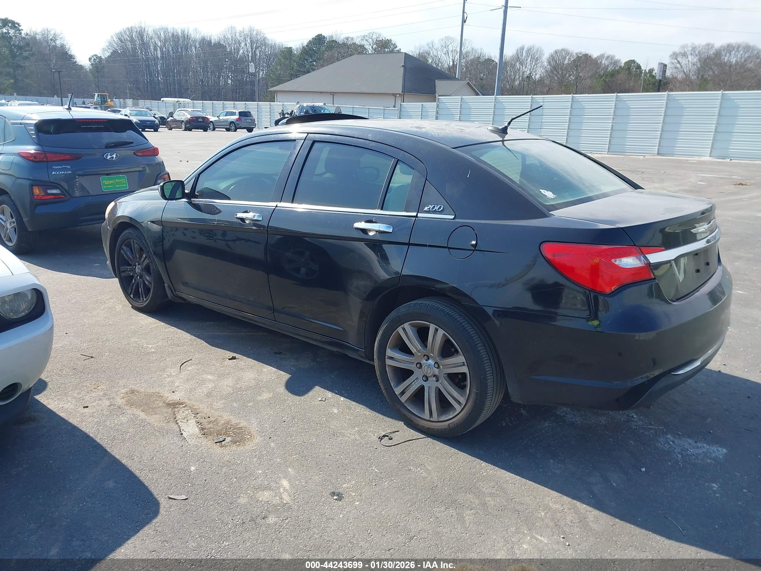 CHRYSLER 200 image 3