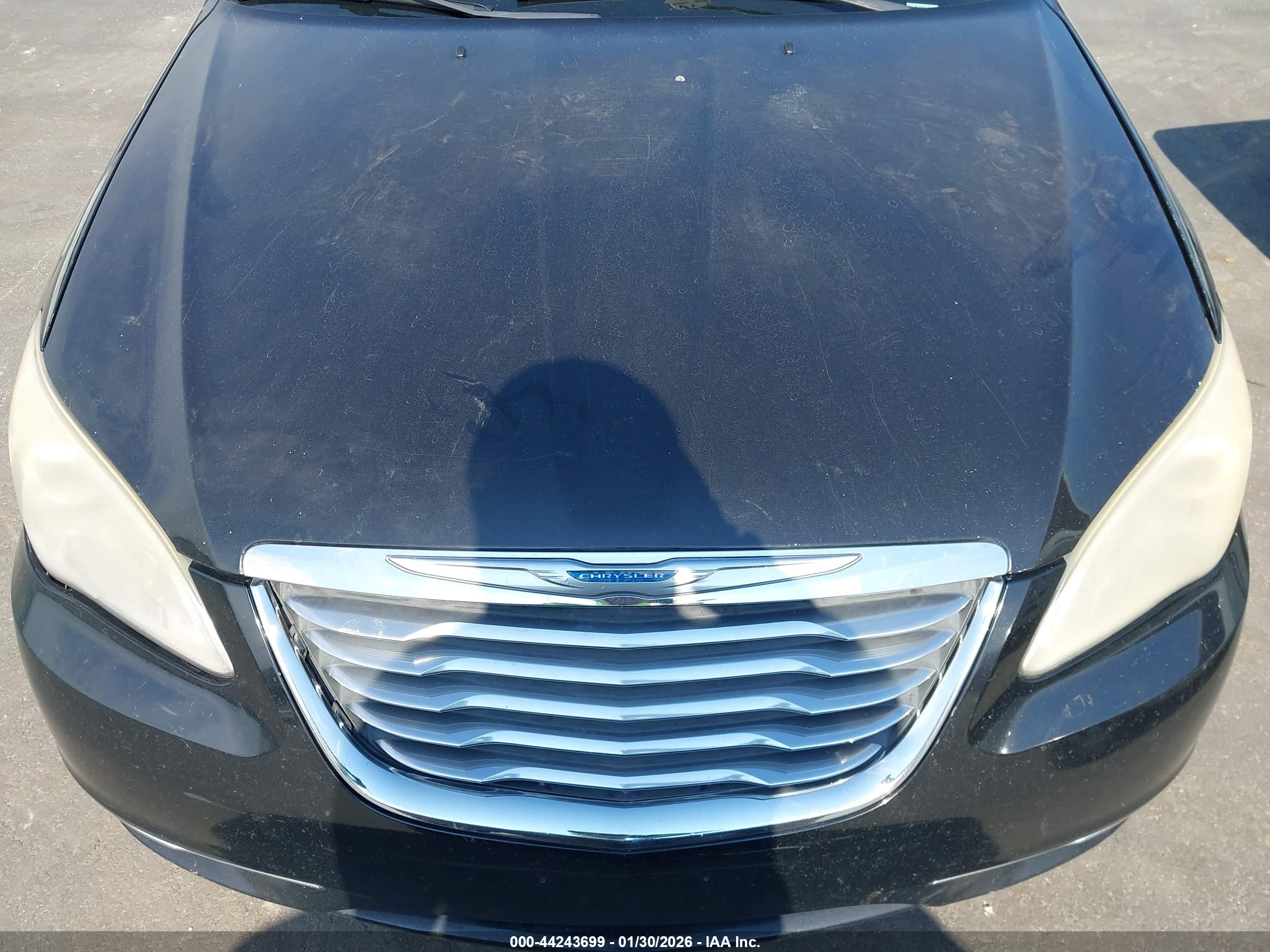 CHRYSLER 200 image 6