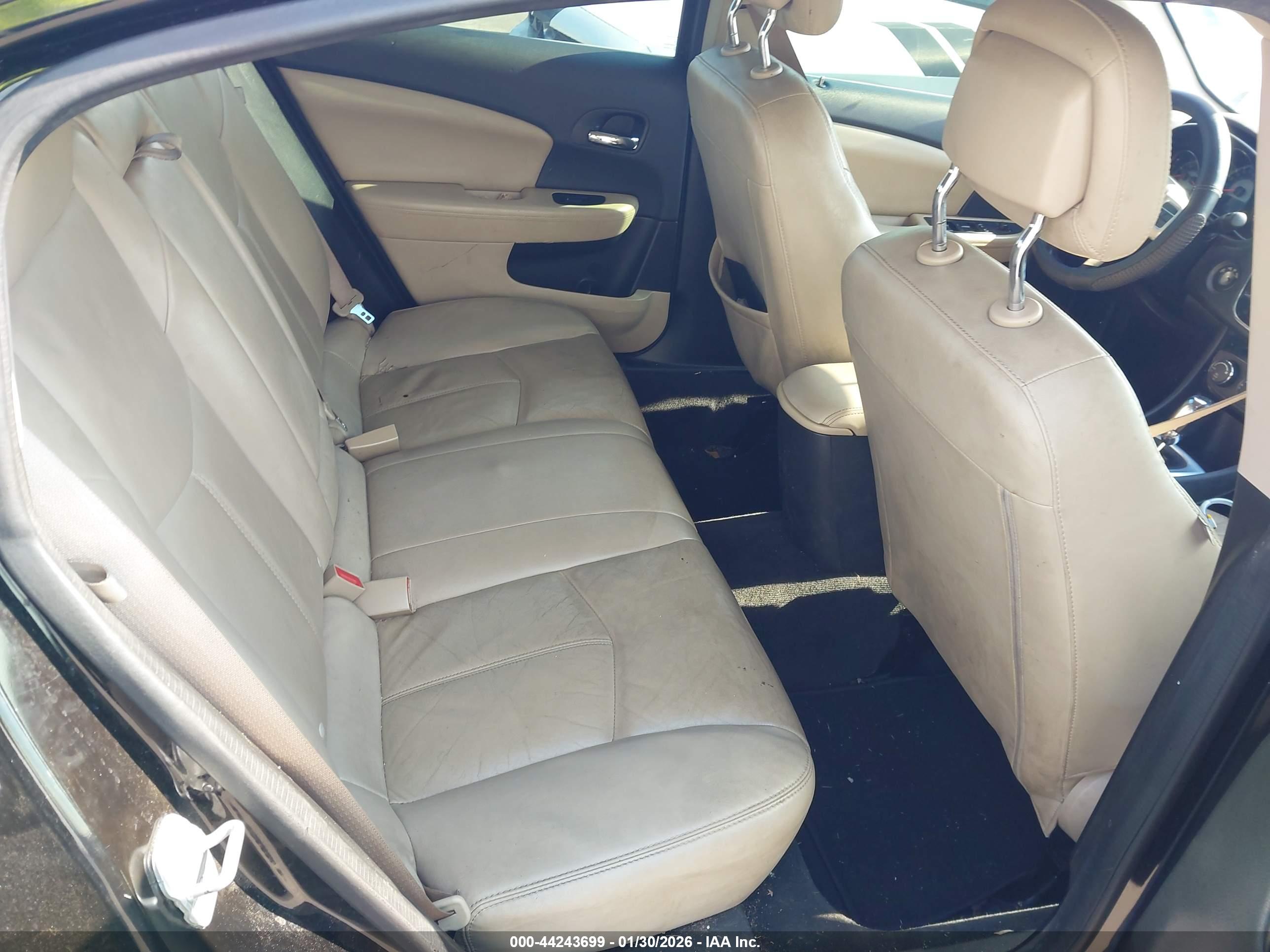 CHRYSLER 200 image 8