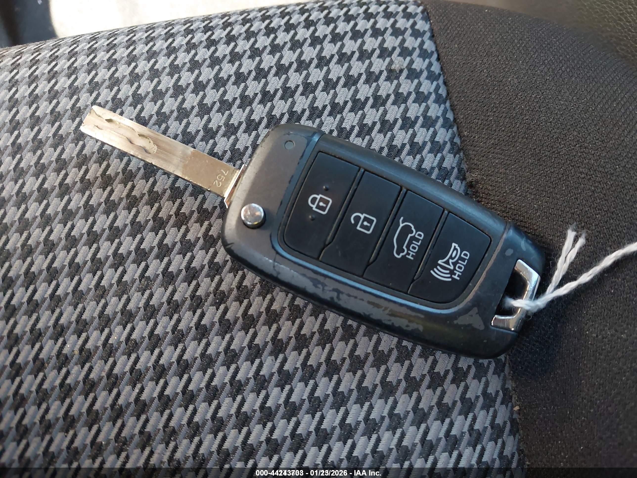 HYUNDAI KONA image 11