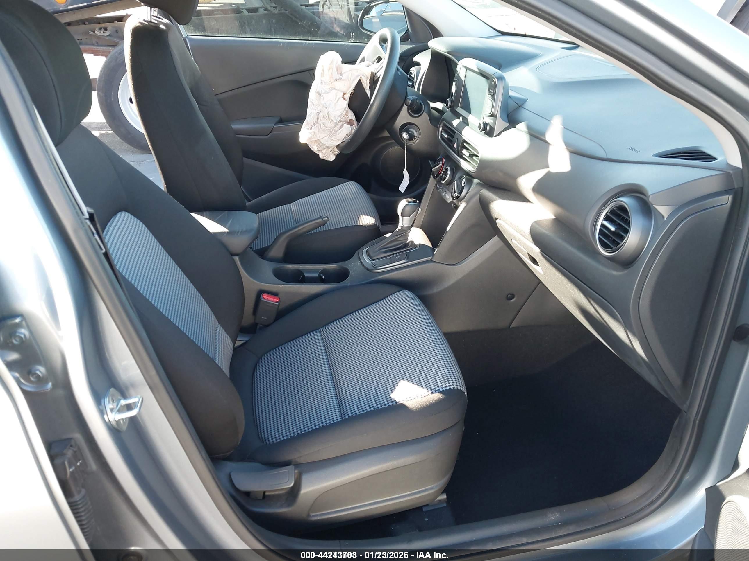 HYUNDAI KONA image 5