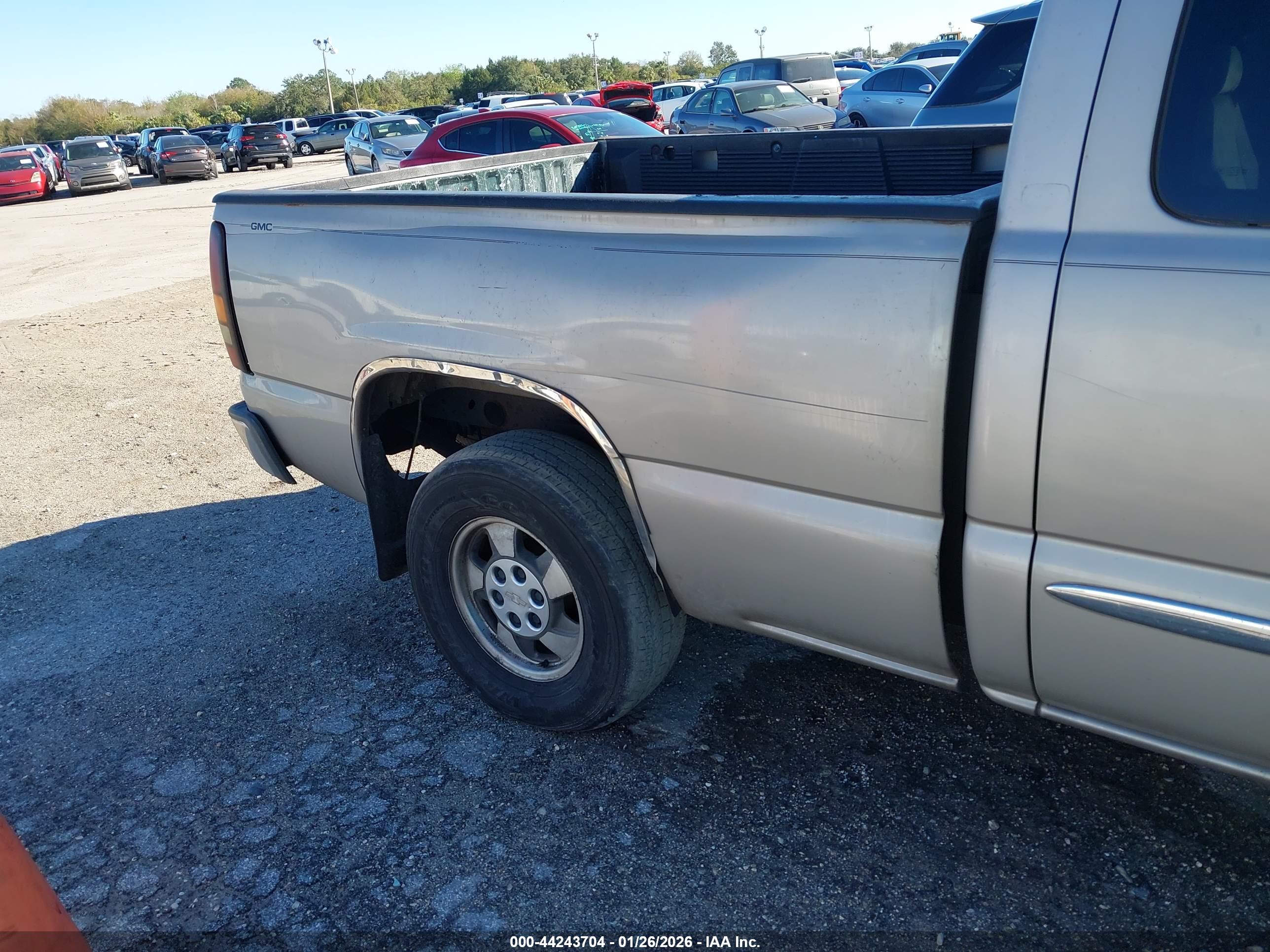 GMC SIERRA image 6