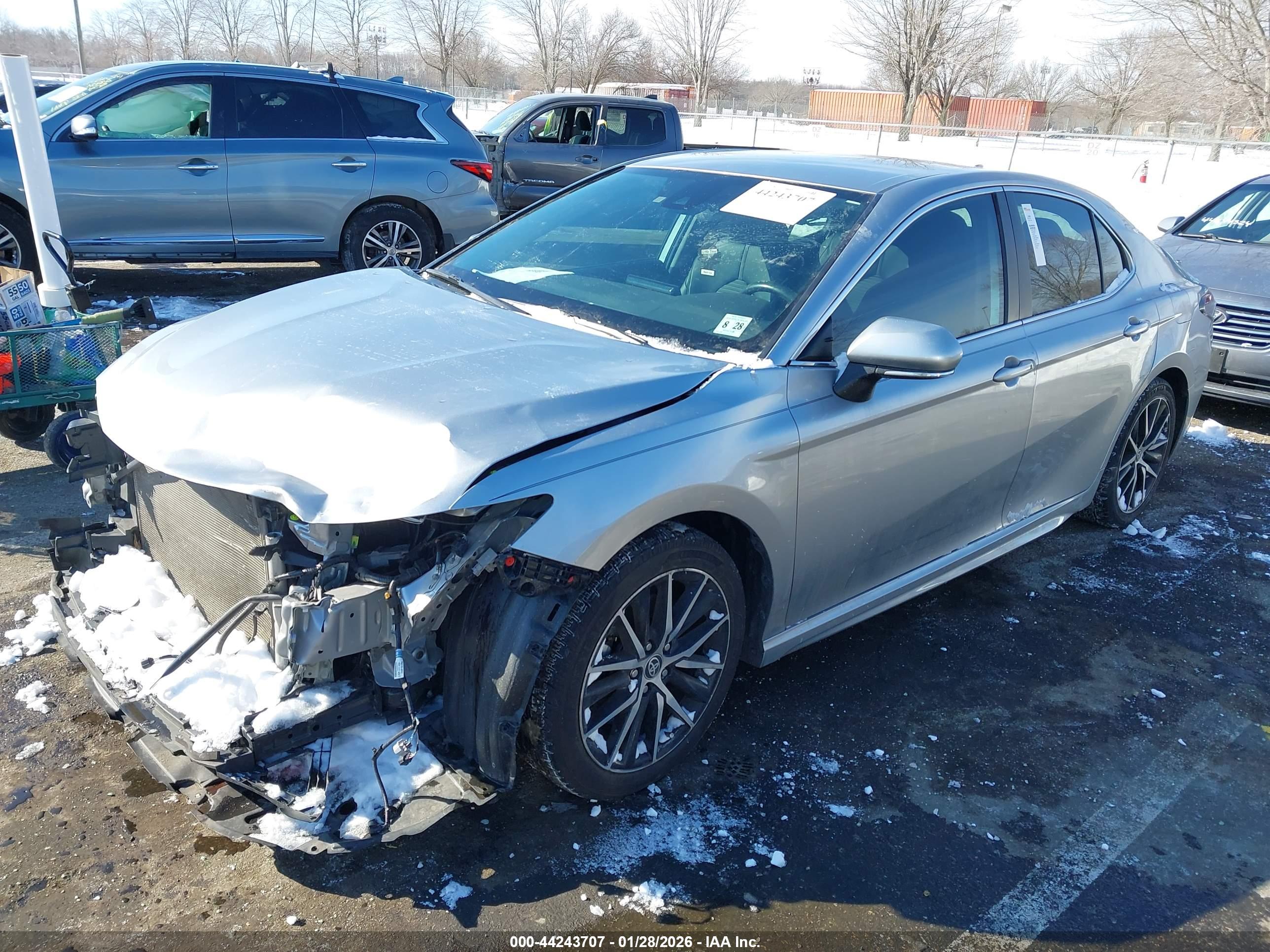 TOYOTA CAMRY image 2