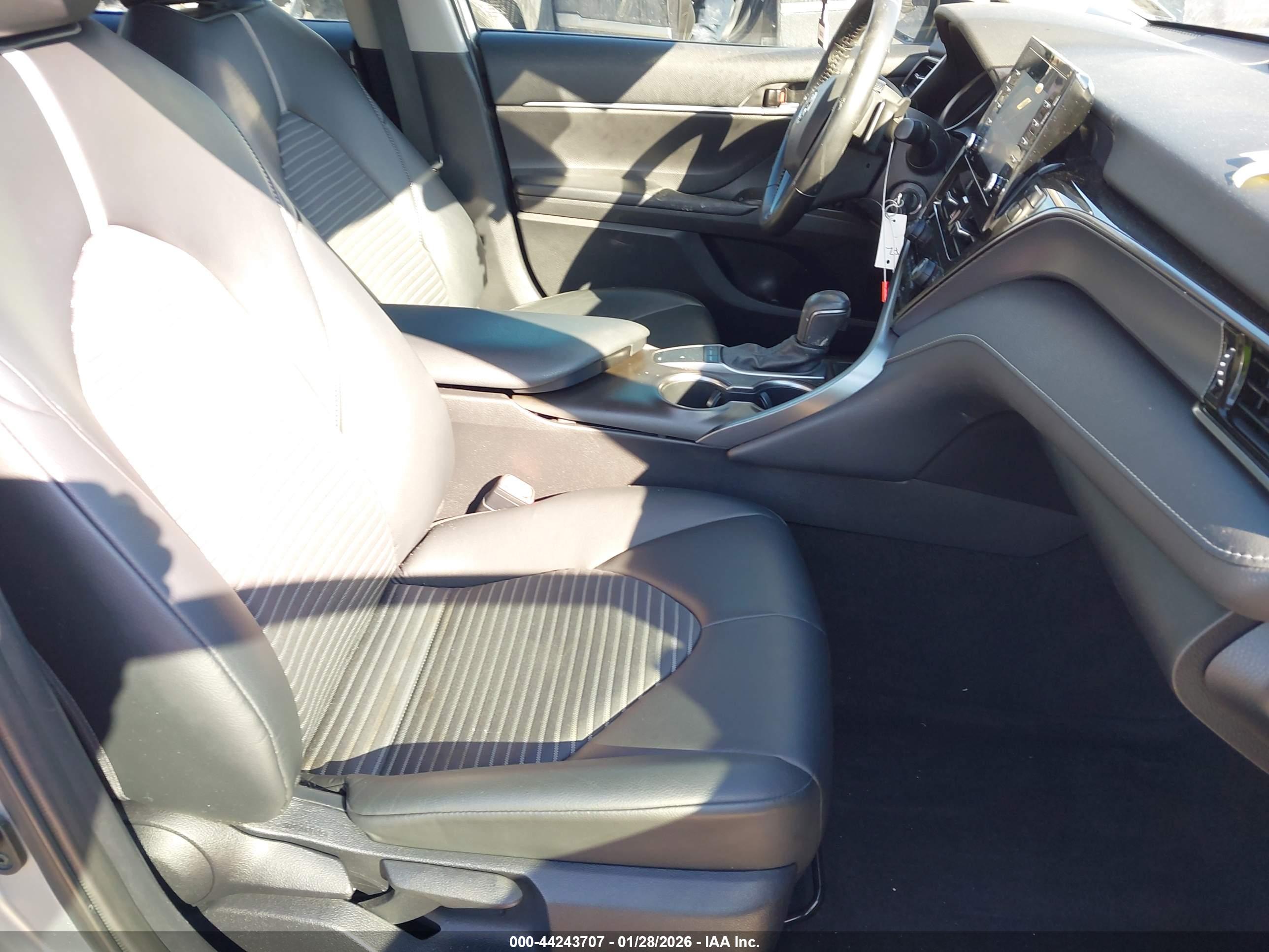 TOYOTA CAMRY image 5