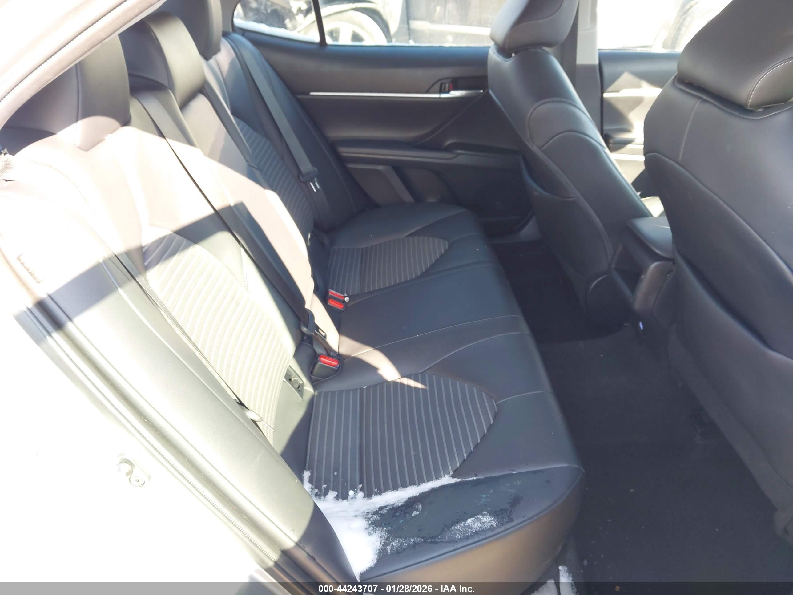 TOYOTA CAMRY image 8